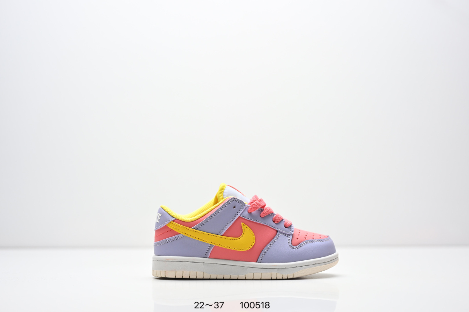 NO:919299,The company-level Nike SB Dunk Low series is a retro low-top casual sports skateboard shoe. It uses a soft and comfortable ZoomAir air cushion to effectively absorb the impact of extreme sports such as skateboarding when it lands, providing better protection for street athletes. Item number: CU1727 Size: 22～37 No. 100518, Dunk. SB series,19860909公司级耐克Nike SB Dunk Low 扣篮系列 复古低帮休闲运动滑板板鞋.采用脚感柔软舒适ZoomAir气垫,有效吸收滑板等极限运动在落地时带来的冲击力,为街头运动者们提供更好的保护. 货号:CU1727尺码:22～37 编号100518,Dunk. SB系列,,Children's