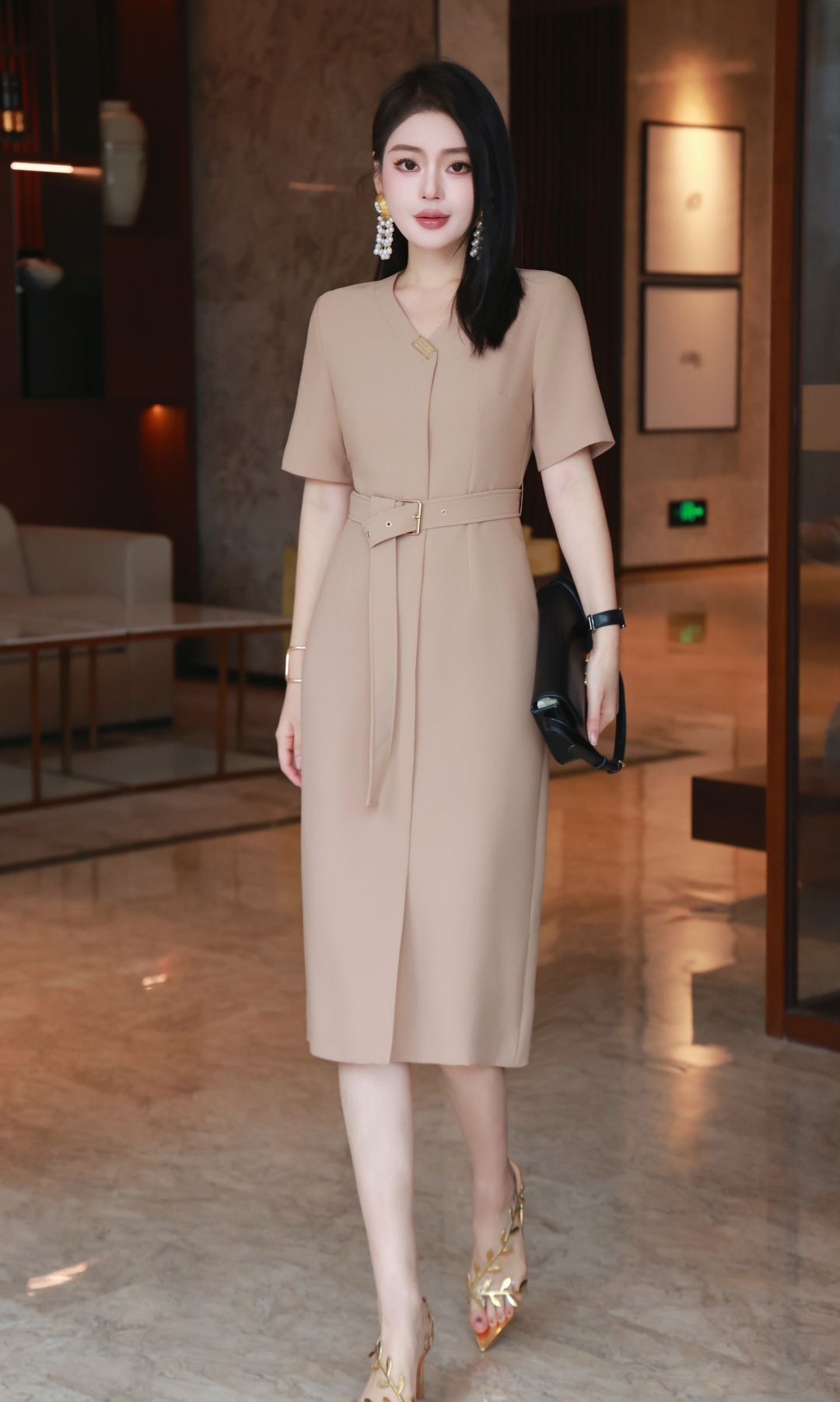 “High-quality Women’s Clothes: MM6 and V Digital Post Collection in Various Sizes”