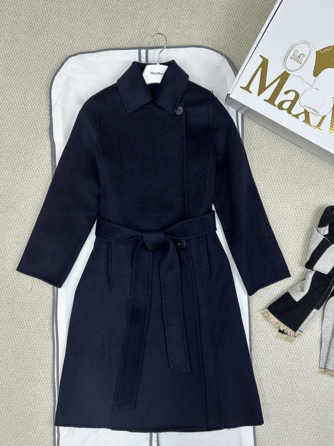 NO:636120,No. Max's classic water ripple coat, composition 80 Australian cashmere, 20 cashmere, size SML, color navy blue, Maxmara-clothing, alexander wang19860909编号 Max家经典水波纹大衣 成分80澳洲羊绒 20羊绒 尺码SML 颜色藏蓝色,麦丝玛拉-服装,alexander wang,Women's clothing