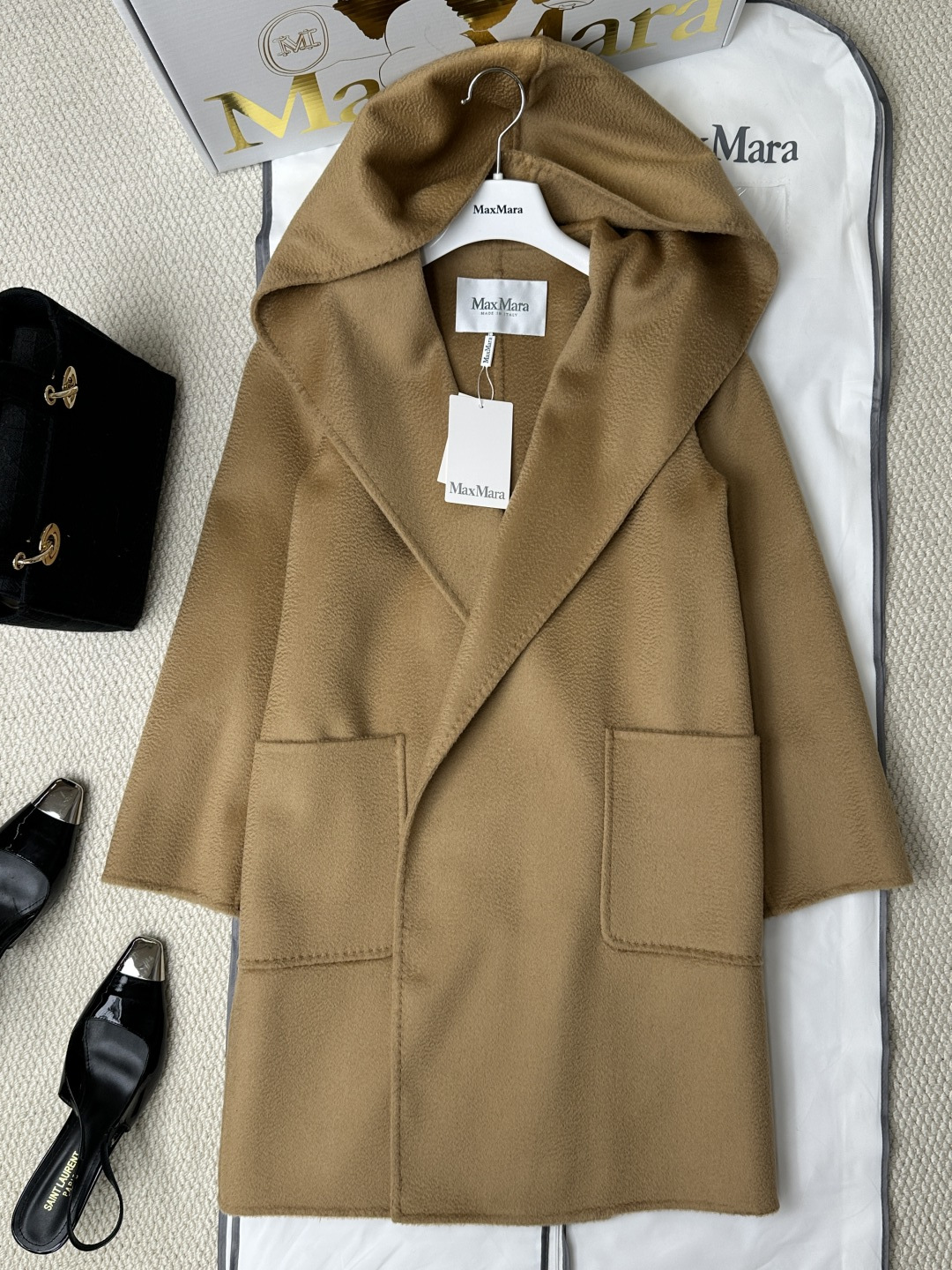 NO:636121,No. Max's classic water ripple hooded coat. Ingredients: 80 Australian cashmere, 20 cashmere. Size SML. Color: black, camel, Maxmara-clothing, hats, alexander wang.19860909编号 Max家经典水波纹连帽大衣 成分80澳洲羊绒 20羊绒 尺码SML 颜色黑色 驼色,麦丝玛拉-服装,hats,alexander wang,Women's clothing