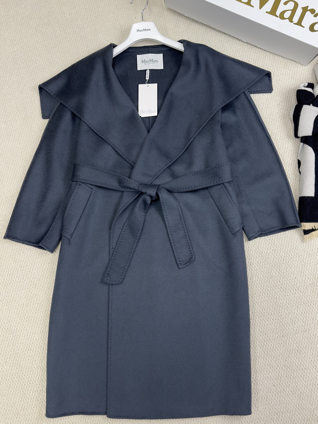 NO:636144,No. Max’s classic coat Classic style is elegant and versatile, easy to wear Composition cashmere Size SML Color black beige lake blue caramel color, Maxmara-clothing, alexander wang19860909编号 Max家经典大衣 经典款式优雅大方,百搭好穿 成分山羊绒 尺码SML 颜色黑色 米色 湖蓝色 焦糖色,麦丝玛拉-服装,alexander wang,Women's clothing