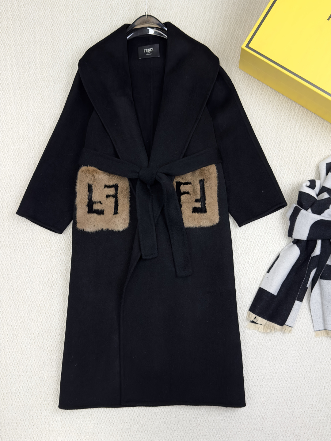 NO:636152,No. Fendi round neck wool coat Composition 90 wool 10 cashmere Size 36 38 40 Color black, Fendi-clothing, fendi, fendi, alexander wang19860909编号 Fendi圆领羊毛大衣 成分90羊毛 10羊绒 尺码36 38 40 颜色黑色,芬迪-服装,fendi,fendi,alexander wang,Women's clothing