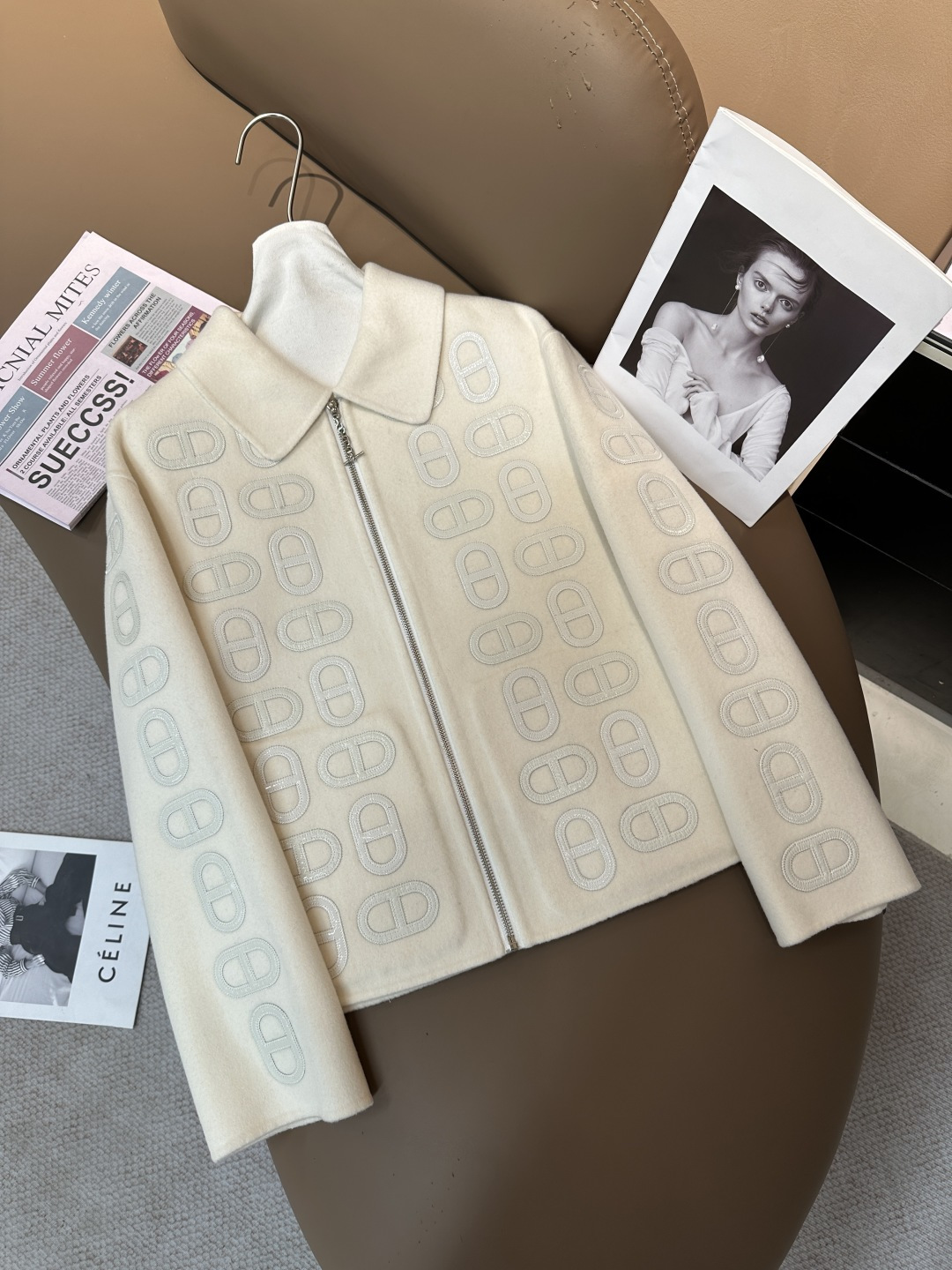 NO:945233,Lambskin pig nose embroidered cashmere lapel short coat Composition cashmere Size: XS-M, Hermès-clothing, hermes, sheepskin,19860909小羊皮猪鼻子刺绣山羊绒翻领短款大衣 成分羊绒 尺码:XS-M,爱马仕-服装,hermes,sheepskin,,Women's clothing