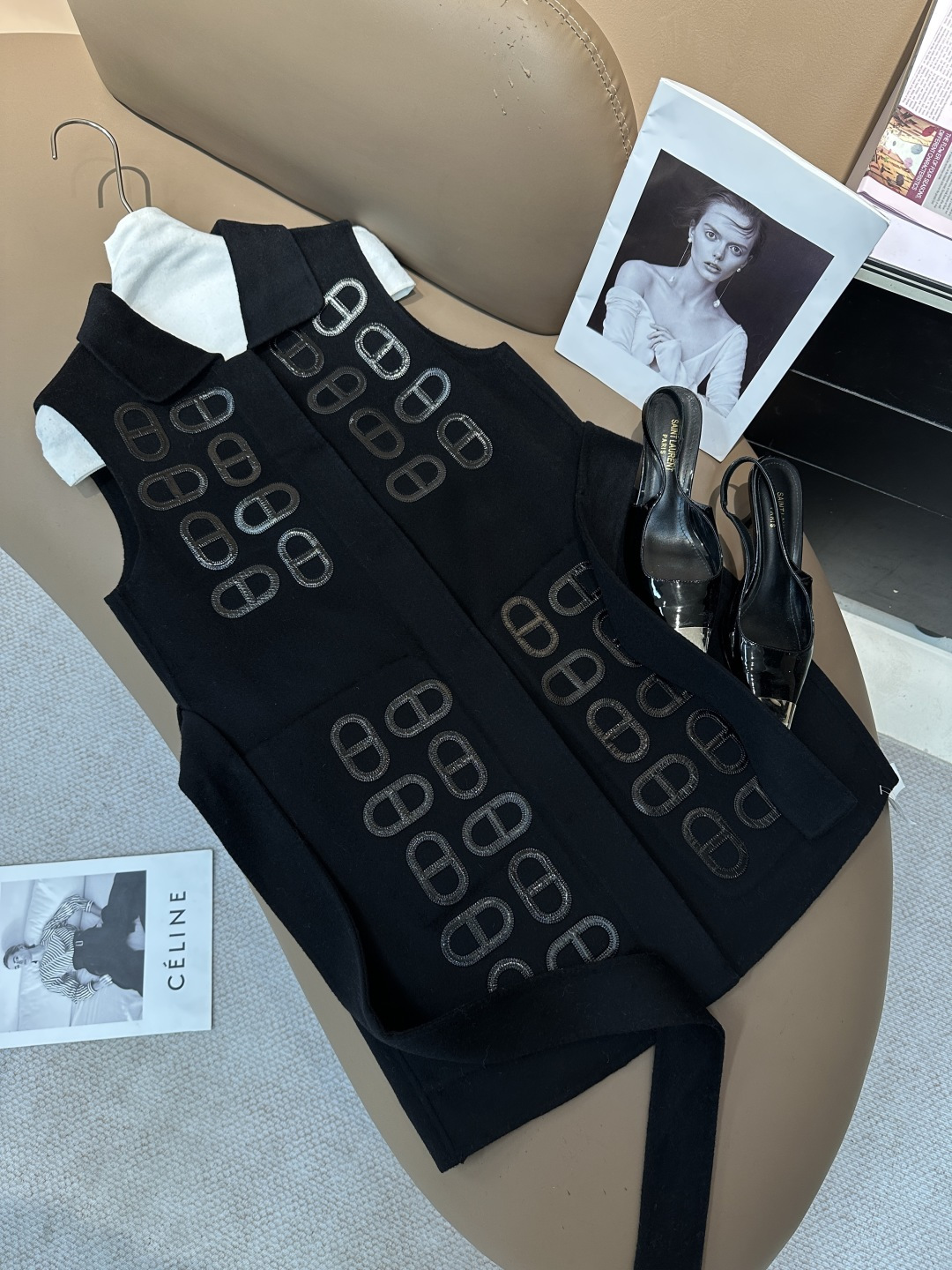 NO:945076,H*pig nose lambskin double-sided cashmere vest Composition Cashmere Size: XS-M Color black white Caramel, Hermès-clothing, hermes, sheepskin,19860909H*猪鼻子小羊皮双面羊绒马甲 成分羊绒 尺码:XS-M 颜色黑 白 焦糖,爱马仕-服装,hermes,sheepskin,,Women's clothing