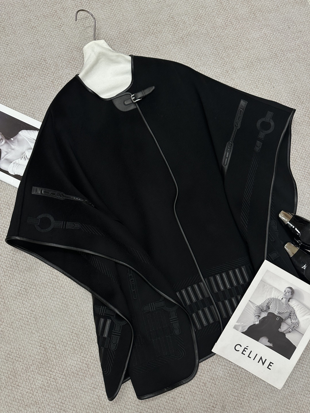 NO:945069,H* autumn and winter double-sided cashmere round neck patchwork embroidered cloak Composition 10 cashmere 90 wool Size SML Color black white camel, Hermès-clothing, hermes,19860909H*秋冬双面羊绒圆领拼皮刺绣斗篷 成分10羊绒90羊毛 尺码SML 颜色黑色 白色 驼色,爱马仕-服装,hermes,,Women's clothing