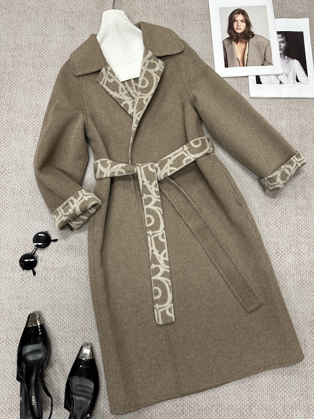 NO:945060,B*Autumn and winter suit collar jacquard note double-sided wool coat Composition wool Size SML Color gray Brown, Burberry-clothing, business suit,19860909B*秋冬西装领提花音符双面羊毛大衣 成分羊毛 尺码SML 颜色灰色 咖色,博柏利-服装,business suit,,Women's clothing