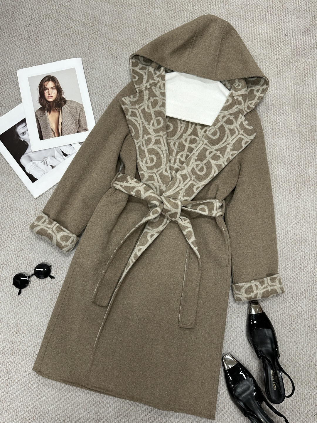 NO:945050,B*Autumn and winter hooded jacquard note double-sided wool coat Composition wool Size SML Color gray Brown, Burberry-clothing,hats,19860909B*秋冬连帽提花音符双面羊毛大衣 成分羊毛 尺码SML 颜色灰色 咖色,博柏利-服装,hats,,Women's clothing