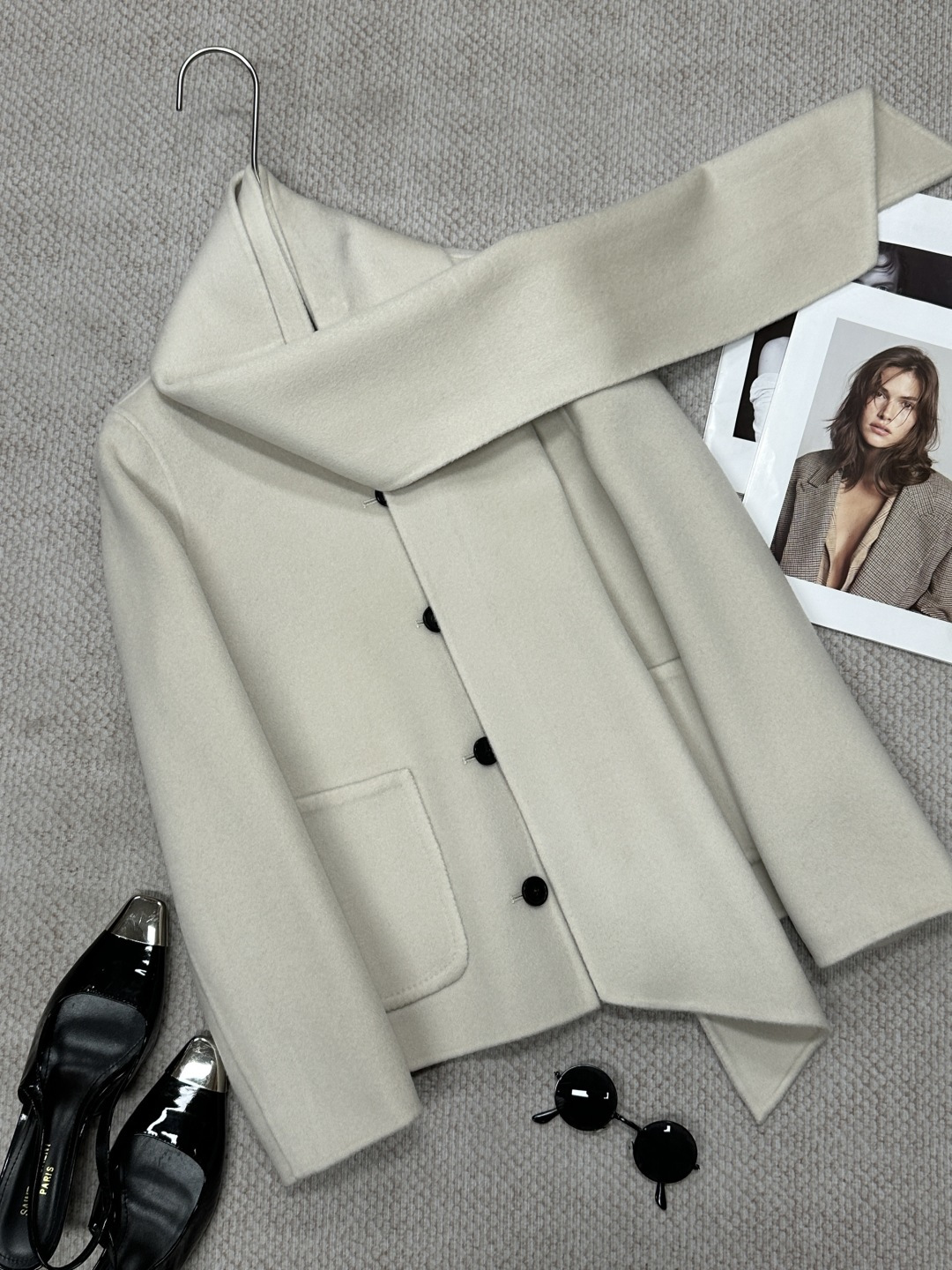 NO:946467,L*P autumn and winter double-sided cashmere short coat with scarf The fabric feels soft and delicate Composition 10 cashmere 90 wool Size SML Color black beige camel, women's clothing,19860909L*P秋冬双面羊绒带围巾短款大衣 面料手感柔软细腻 成分10羊绒90羊毛 尺码SML 颜色黑色 米色 驼色,女装,,Women's clothing