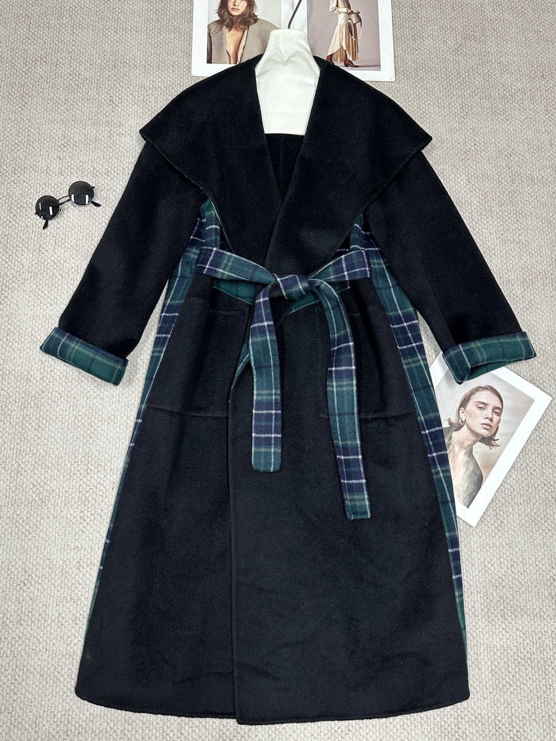 NO:944973,L*Autumn and winter large square collar plaid splicing double-sided wool coat. The large lapel instantly makes your face look smaller. The plaid design also has just the right feeling. The layering effect is made of wool. Size SML, Loewe-clothing, loewe,19860909L*秋冬大方领格子拼接双面羊毛大衣 大翻领瞬间显小脸,拼格的设计也是恰到好处的感觉层叠效果 成分羊毛 尺码SML,罗意威-服装,loewe,,Women's clothing