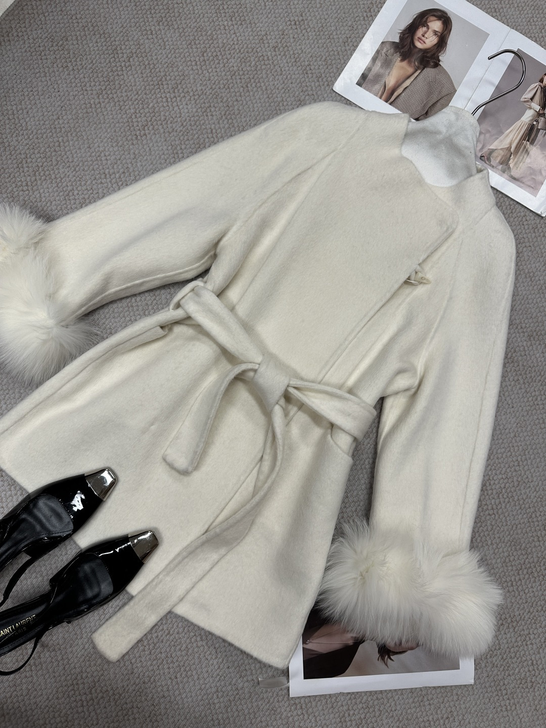 NO:951054,Autumn and winter double-sided wool sleeves with fox fur noble and versatile short coat. Composition: 68.7 cotton wool. Size SM. Color: dark gray, brown, beige, women's clothing.19860909秋冬双面羊毛袖子带狐狸毛贵气百搭短款大衣 成分68.7棉羊毛 尺码SM 颜色深灰 咖啡色 米色,女装,,Women's clothing