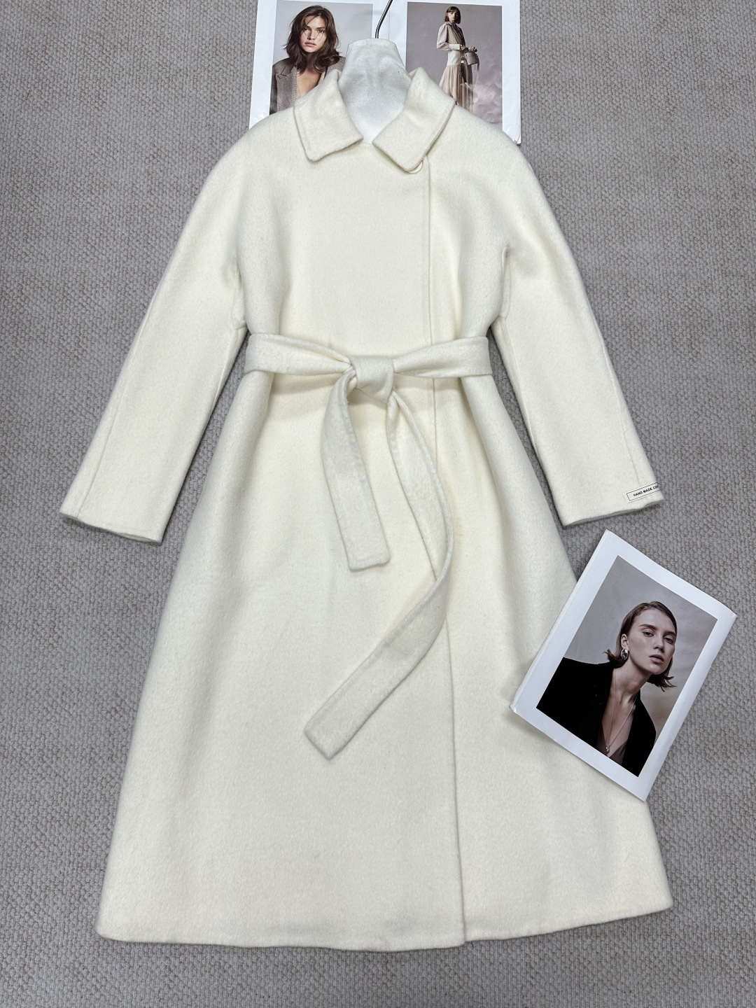 NO:951065,Autumn and winter double-sided wool one-button long coat with lapel, minimalist one-button, golden proportion tailoring, slightly waisted design to outline the hourglass curve, 1H-shaped silhouette to hide the flesh and make you look slimmer. Composition: cotton wool. Size SM. Color: dark gray white. Oatmeal, women's clothing, gold,19860909秋冬翻领双面羊毛一粒扣长款大衣 极简一粒扣 黄金比例裁剪,微收腰设计勾勒沙漏曲线1H型轮廓藏肉显瘦 成分棉羊毛 尺码SM 颜色深灰 白色 燕麦,女装,gold,,Women's clothing