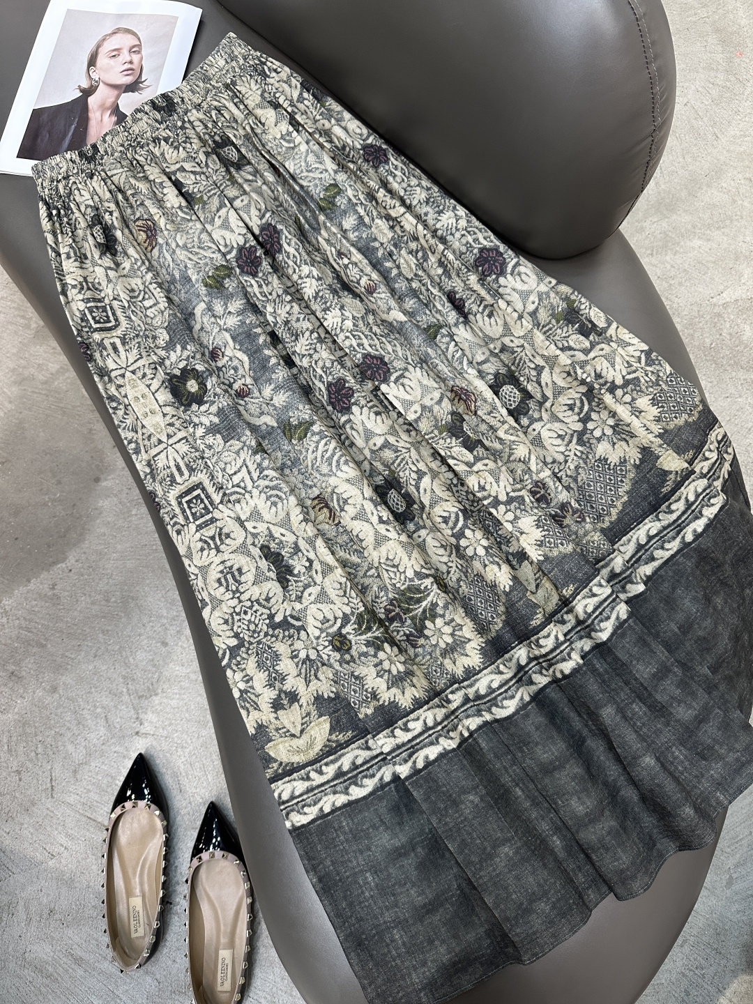 NO:942770,2026 Early Autumn New Product Niche Designer Romantic and Passionate Ethnic Style Linen Retro Printed Skirt. Retro romantic flower-shaped flower vines and geometric figures intersect and echo, and the overall tone creates a retro and cool feeling. Composition Linen Size SMLXL, women's clothing, skirts,198609092026早秋新品小众设计师浪漫热情民族风亚麻复古印花半裙 复古浪漫的花型花藤与几何图形相交呼应,整体色调营造复古清冷感 成分亚麻 尺码SMLXL,女装,skirts,,Women's clothing