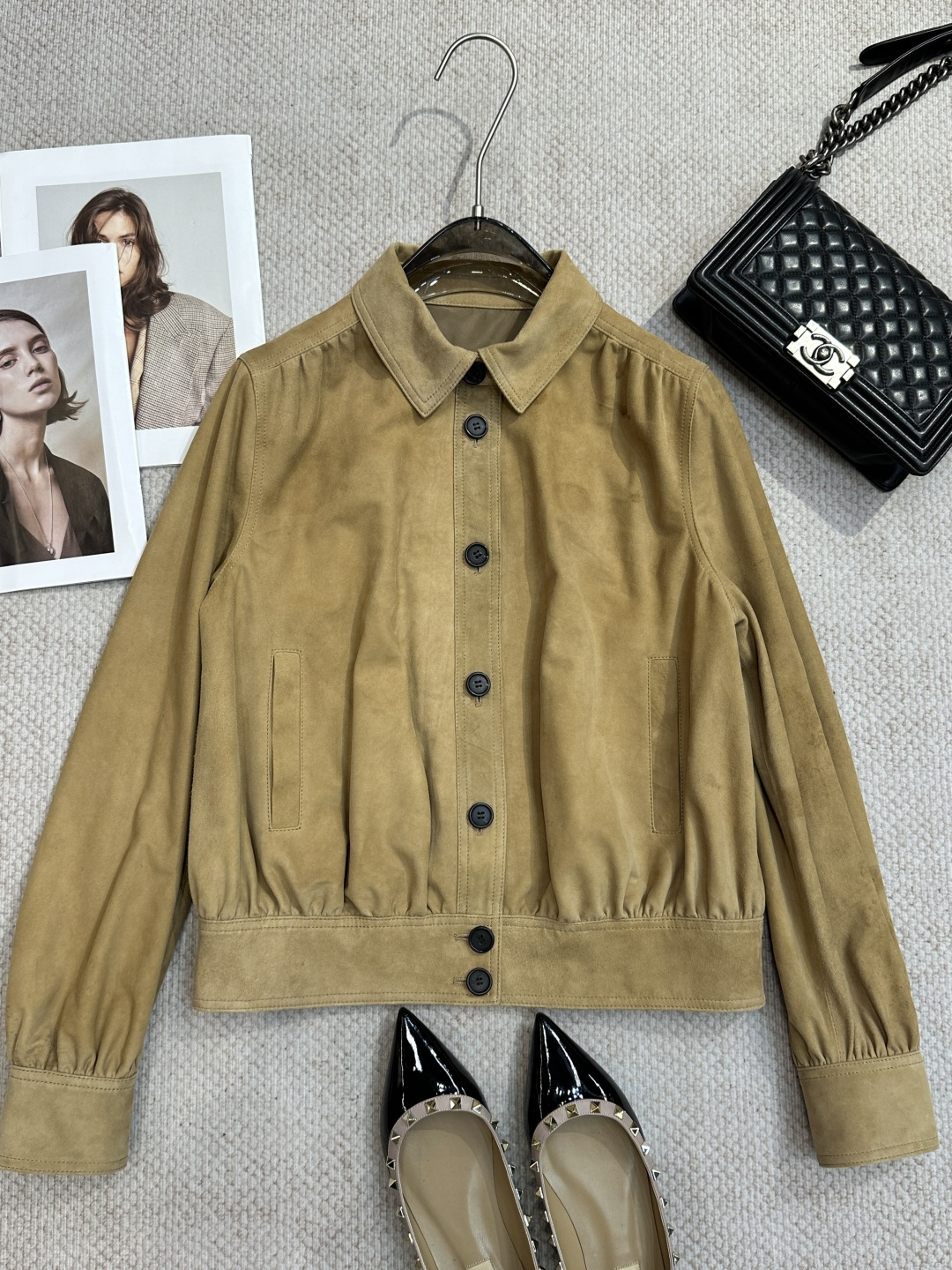 NO:948878,No. Early autumn retro genuine leather suede goatskin baseball jacket college style loose lapel short coat Classic shirt lapel design, single-row concealed button closure on the front, elastic shirring on the hem + cuffs, baseball jacket style, short cut and high waistline Ingredients Sheepskin Size SML, women's clothing, jackets & coats, jackets & coats, shirts, sheepskin,19860909编号 早秋复古真皮绒面山羊皮棒球夹克学院风宽松翻领短款外套 经典衬衫翻领设计,前襟单排暗扣开合,下摆+袖口松紧抽褶收口,棒球夹克版型,短款剪裁拉高腰线 成分羊皮 尺码SML,女装,jackets & coats,jackets & coats,shirts,sheepskin,,Women's clothing