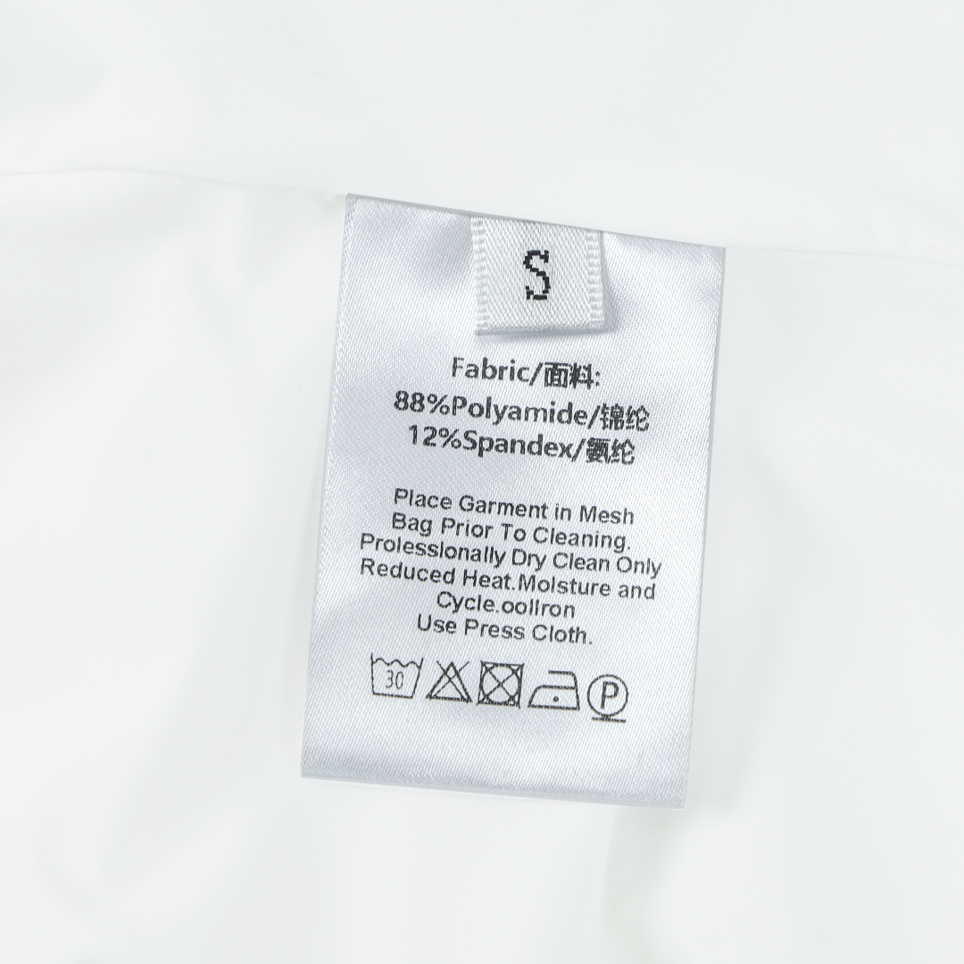 26PS早春🔥Wardrobe.nyc修身打底上衣🛒超模Rosie同款🔥。sml