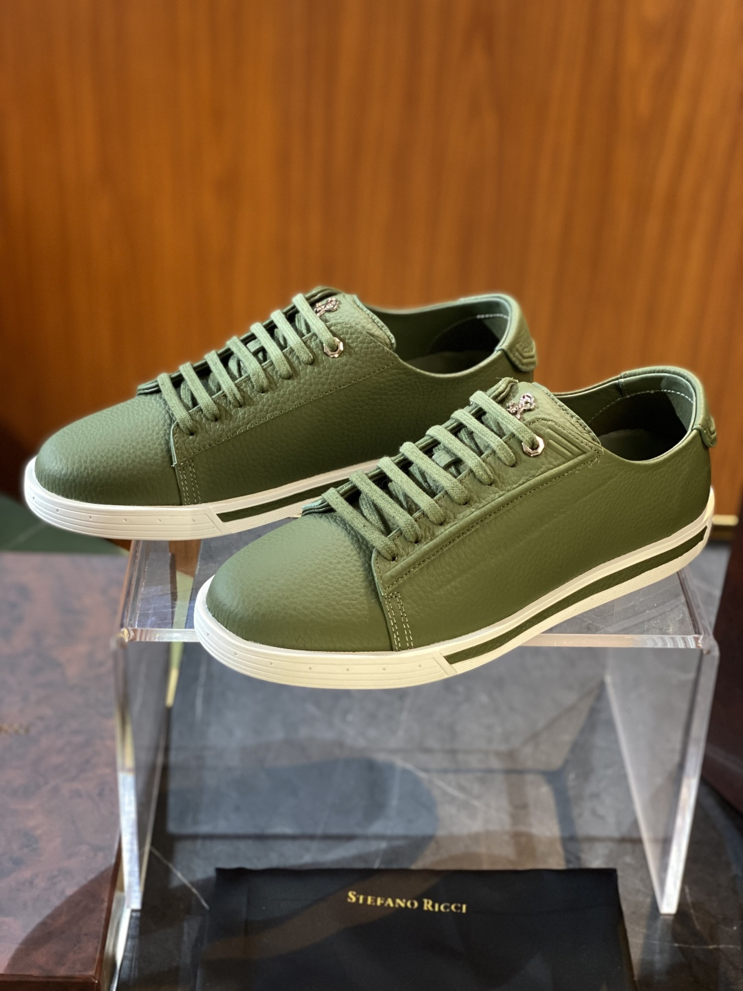 NO:283962,STEFANO RICCI Stephen casual shoes size; 39~45 (46 customization) has both fashionable and modern feel, but also classic elegance STEFANO RICCI suede and calf leather material is high-quality, with delicate and soft feel and every detail is handled perfectly, cowhide19860909STEFANO RICCI 史蒂芬 休闲鞋 size；39~45 (46定制) 既有时尚的现代感,又不失经典的优雅 STEFANO RICCI 绒面和小牛皮皮质 材质优质上成,手感细腻柔软每一个细节都处理的非常完美,,cowhide,Men's shoes