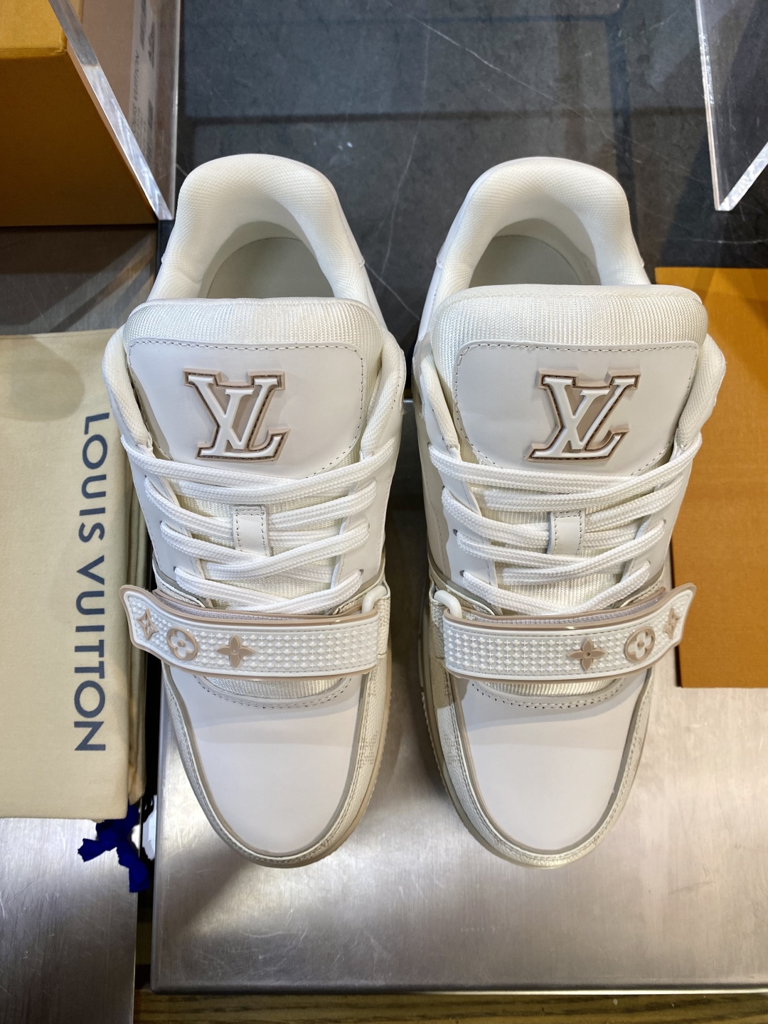 Louis Vuitton Footprint Soccer Sneakers: Urban Style, Luxury Craftsmanship 4 cmp i1748764130486 9848 0 2