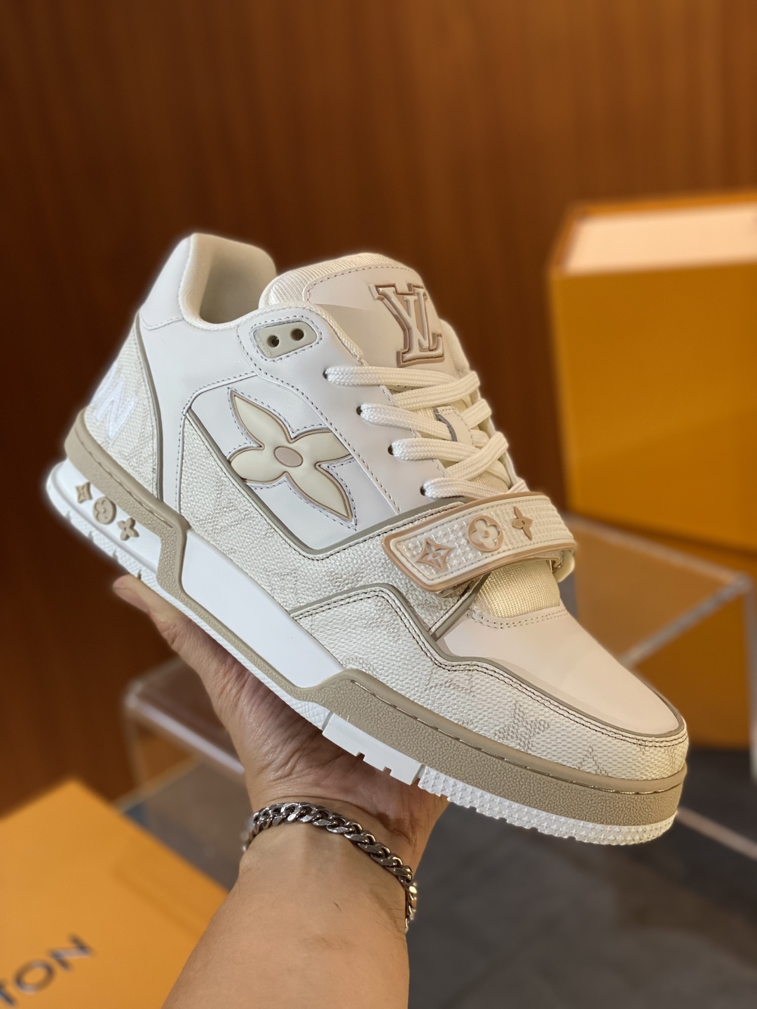 Louis Vuitton Footprint Soccer Sneakers: Urban Style, Luxury Craftsmanship 3 cmp i1748764130490 3204 0 0
