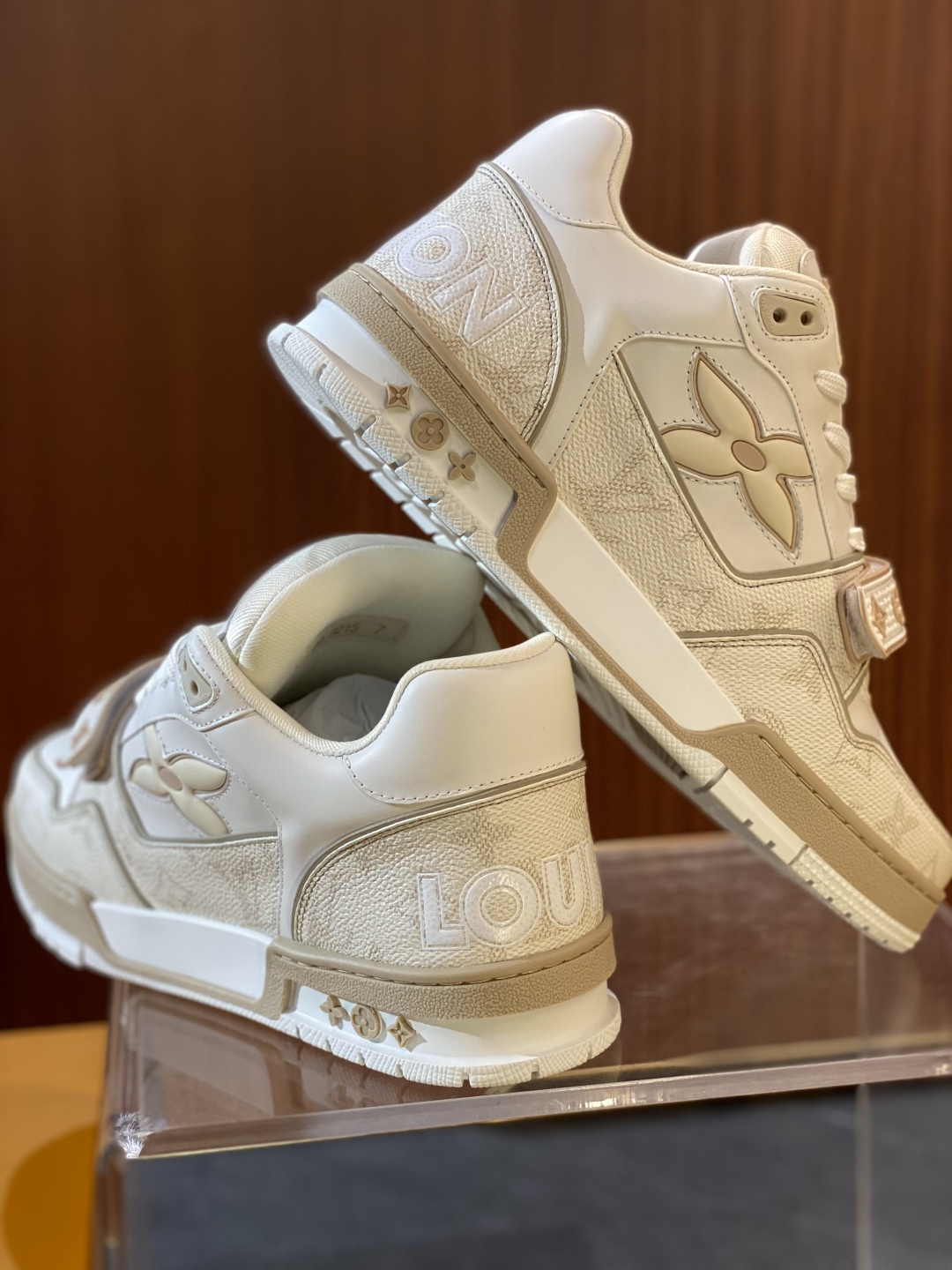 Louis Vuitton Footprint Soccer Sneakers: Urban Style, Luxury Craftsmanship 5 cmp i1748764132290 2467 0 3