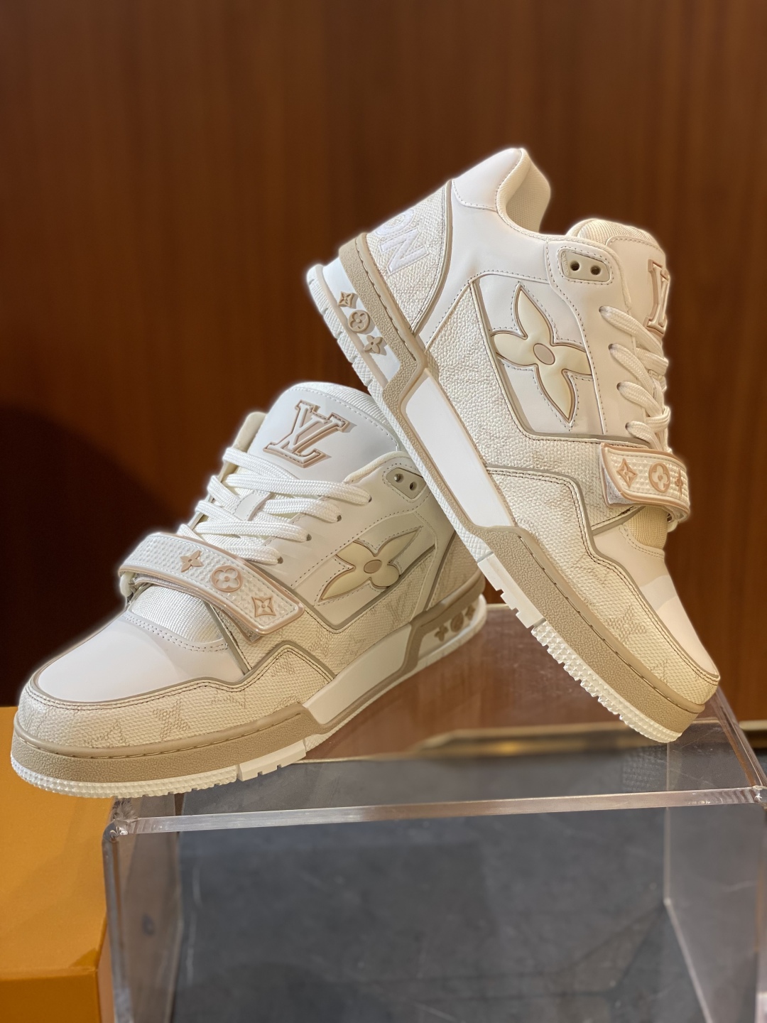 Louis Vuitton Footprint Soccer Sneakers: Urban Style, Luxury Craftsmanship 7 cmp i1748764132352 6442 0 5