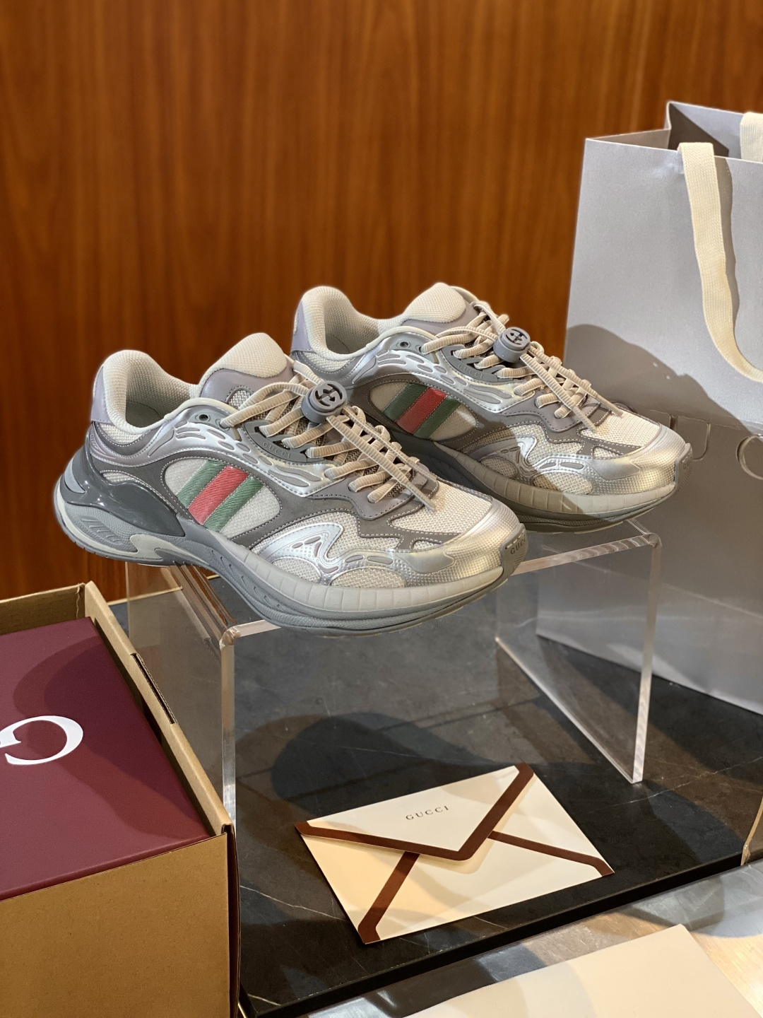 NO:664368,Gucci 2.0 new men's dad shoes size 39~44 (38.45. Customized) Perfect details, zero glue technology, the highest version. Gucci 2.0 sneakers reinterpret the brand's iconic striped webbing elements. This sneaker reinterprets the iconic details, uses EVA thick soles, and a smart silhouette, bringing a stable and comfortable wearing experience.,,gucci,sneakers19860909Gucci 2.0新品男士老爹鞋鞋 size39~44 (38.45.定制) 完美细节 零胶水工艺 ,最高版本. Gucci 2.0运动鞋焕新演绎品牌标志性条纹织带元素.这款运动鞋焕新诠释标志性细节,采用EVA厚鞋底,搭配灵动廓形,带来稳步舒适穿着体验.,,gucci,sneakers,Men's shoes