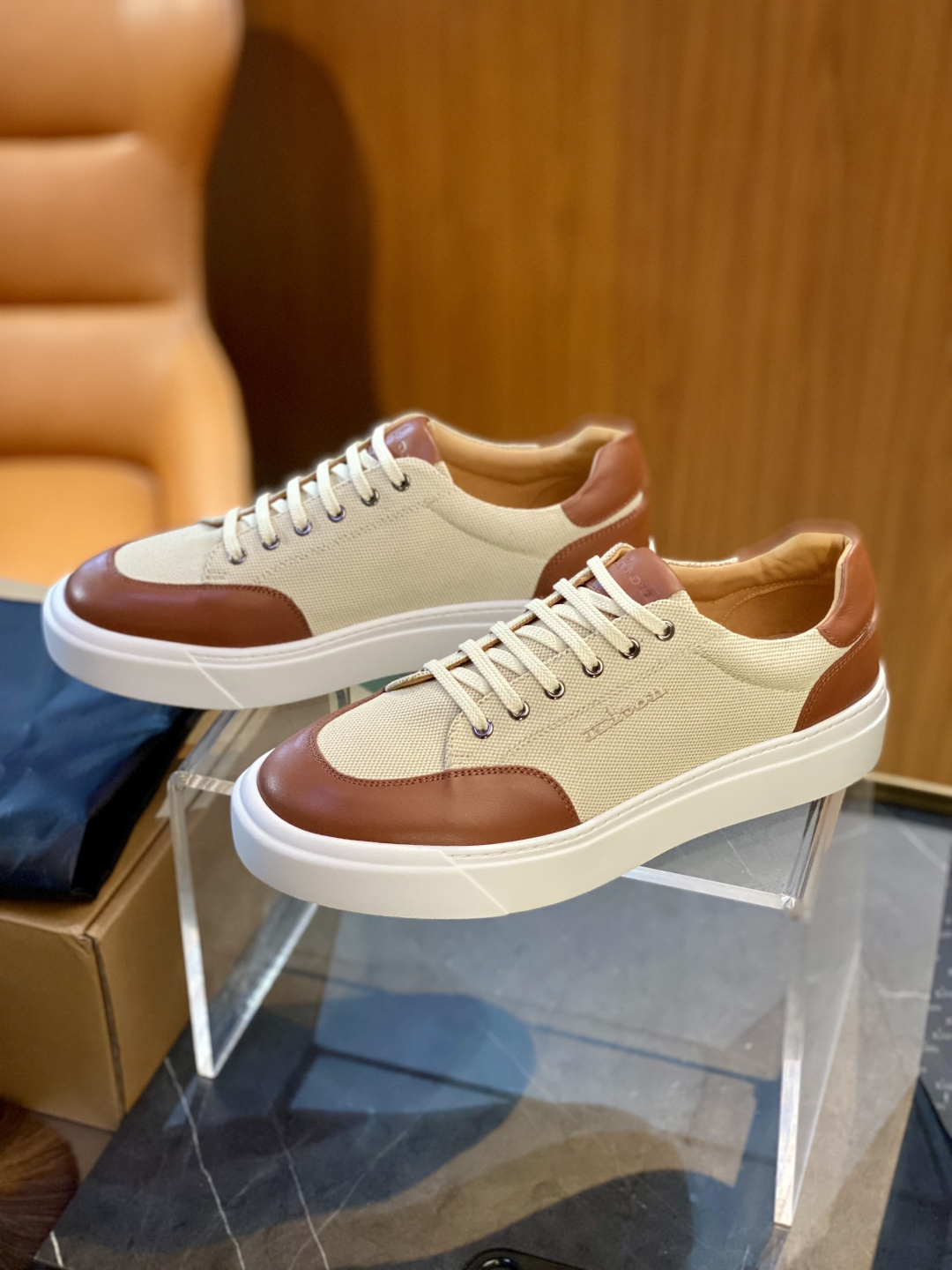 NO:690246,Kiton men's casual shoes size; 39~44 (customized at 45.46) Forest trails, canvas texture blends with casual style, tan leather hides the warm sunshine of the Mediterranean. Kiton creates an elegant style with harmonious splicing.,19860909Kiton 男士休闲鞋 size；39~44 (45.46定制) 林间履迹 帆布纹理晕染休闲风度,棕褐皮革潜藏地中海暖阳.Kiton以和谐拼接营造优雅风尚.,,Men's shoes