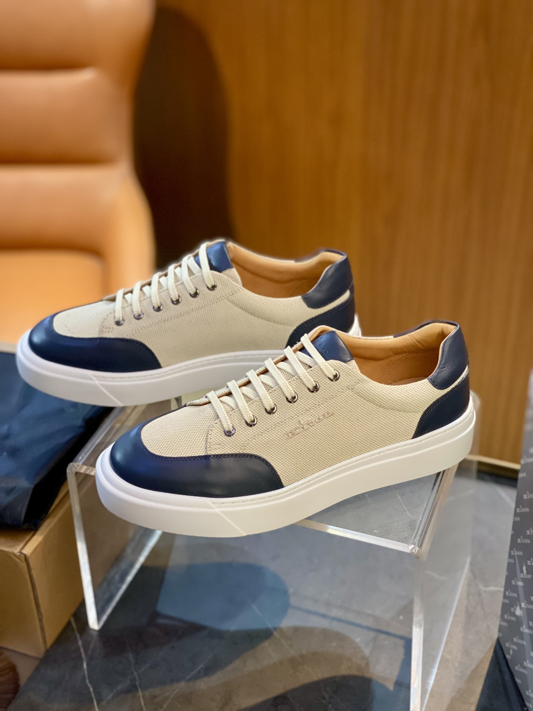 NO:664435,Kiton men's casual shoes size; 39~44 (customized at 45.46) Forest trails, canvas texture blends with casual style, tan leather hides the warm sunshine of the Mediterranean. Kiton creates an elegant style with harmonious splicing.,19860909Kiton 男士休闲鞋 size；39~44 (45.46定制) 林间履迹 帆布纹理晕染休闲风度,棕褐皮革潜藏地中海暖阳.Kiton以和谐拼接营造优雅风尚.,,Men's shoes