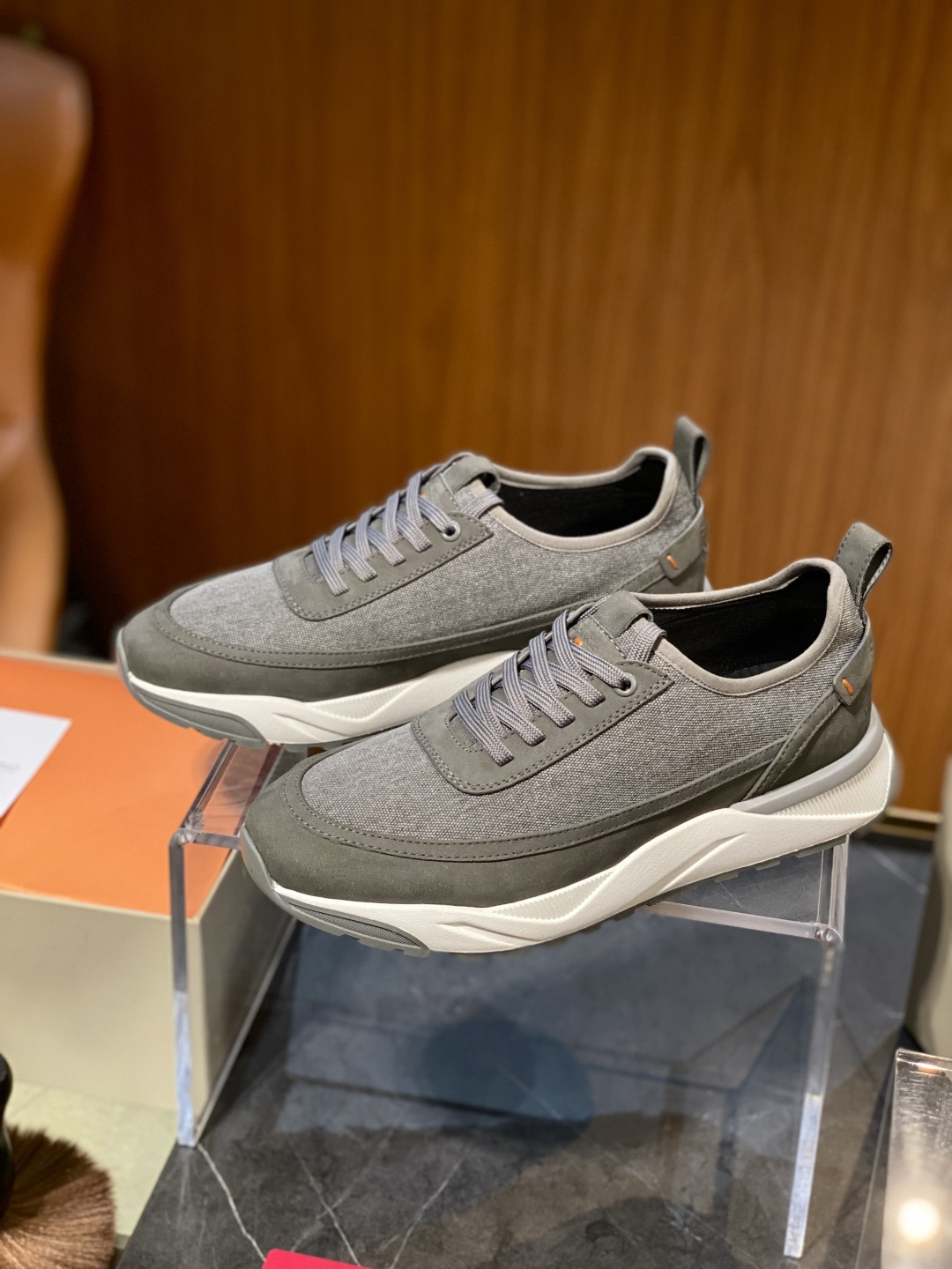 NO:639927,size39~46 Santoni new product preview—upgraded version of ultra-light-soled sneakers with comfortable experience, craftsmanship, and excellent performance. As an innovative work of the SantoniEasy series, the new SantoniEasy Bounce sneakers not only have outstanding style, but also integrate advanced technology to bring you the ultimate comfort all-day.,,sneakers19860909size39~46  Santoni新品预览—升级版超轻底运动鞋舒适体验,匠心工艺,卓越性能. 作为 SantoniEasy 系列的革新之作,全新SantoniEasy Bounce运动鞋不仅风格出众,更融合先进科技,为您带来全天候的极致舒适享受.,,sneakers,Men's shoes