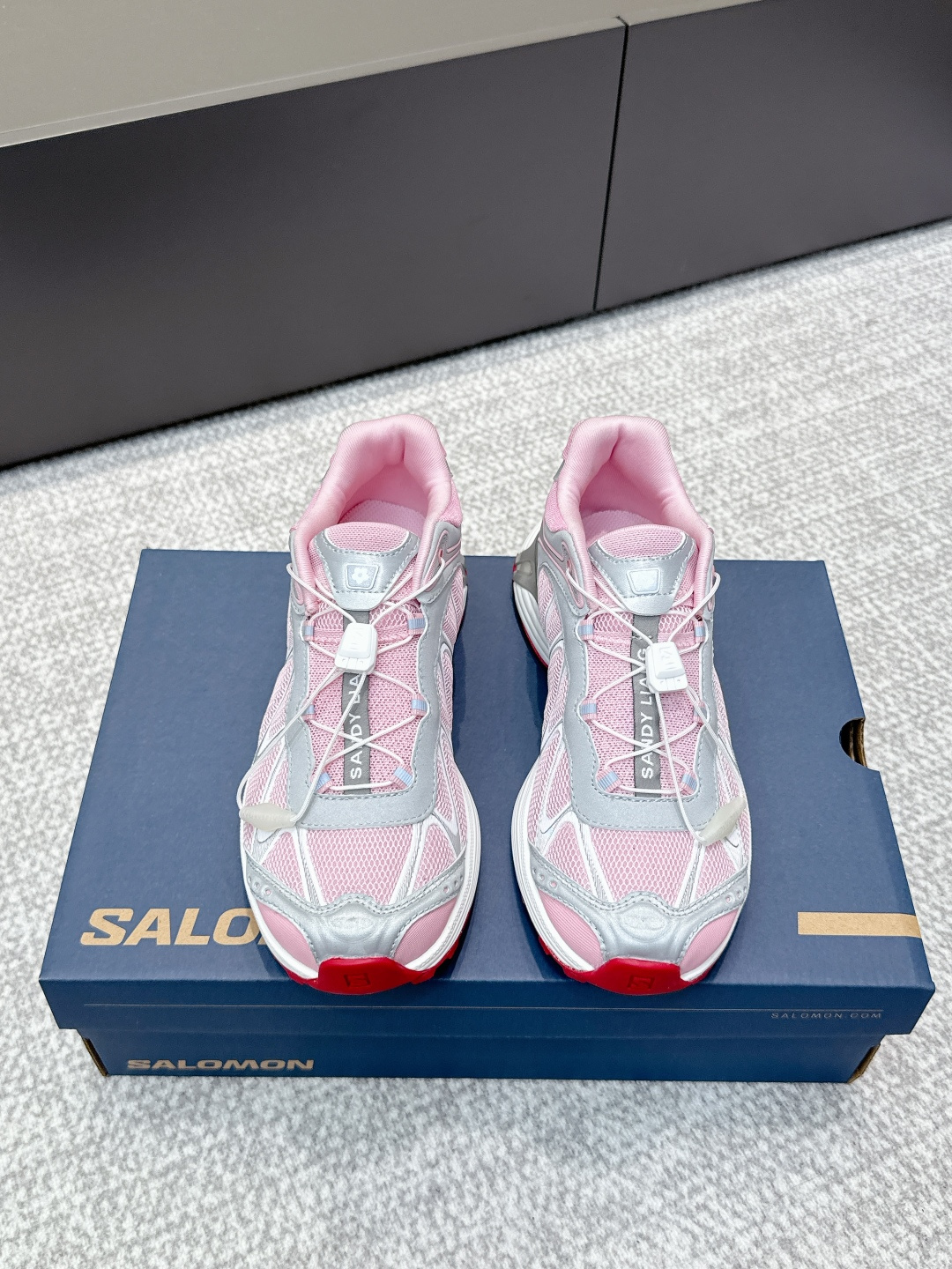 NO:495411,Purchase grade SALOMON XT WHISPER Salomon Outdoor Casual Sports Shoes Original Purchase and Development Production New interpretation focuses on its aerodynamic appearance, the iconic white and cream color bring urban style. The other pair is made of pure black to highlight the textured details. The iconic sneakers are refined into a new urban classic to bring a quiet atmosphere to SALOMON Fabric: original imported cowhide + breathable mesh. Inside original imported breathable mesh. Sole original open mold-proof rubber outsole. Sole thickness 4CM Size: women's 35-40 (40 custom made without return) (men's development), casual shoes/sneakers, cowhide19860909代购级 SALOMON XT WHISPER 萨洛蒙户外 休闲 运动鞋 原版购入开发 做货 全新演绎的专注于其空气动力学的外观上,标志性白色与奶油色带来都市风格. 另一双则以纯粹的黑色打造,突出富质感的细节,标志性运动鞋被提炼为新的都市经典 为 SALOMON带来静谧气息 面料:原版进口牛皮+透气网面.内里原版进口透气网里 鞋底原版开模防滑橡胶大底 底厚4CM Size:女款35-40（40订做不退换）（男款开发中）,休闲鞋/运动鞋,sneakers,cowhide,Women's Shoes