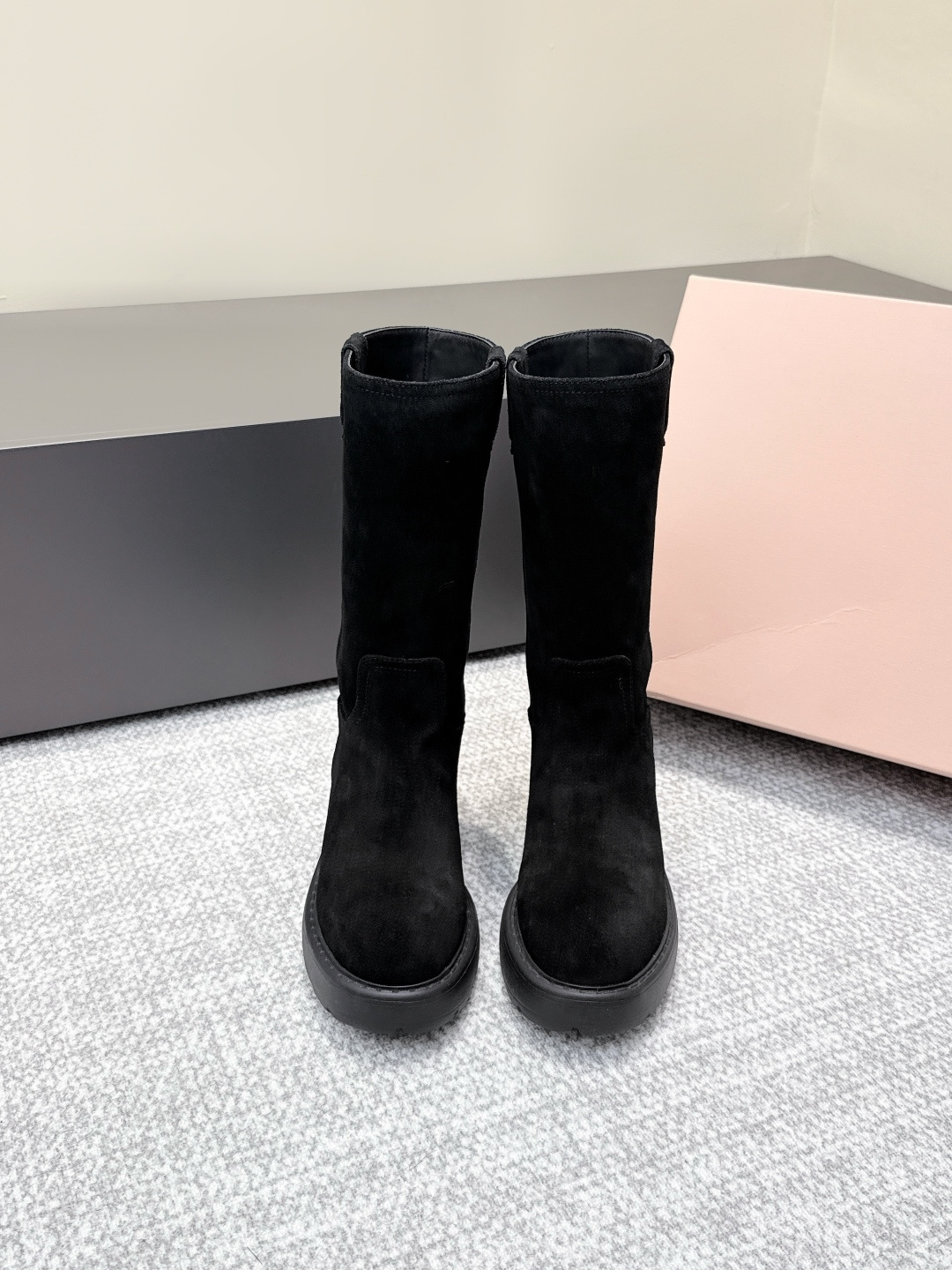 NO:495182,Purchase level MIUMIU｜Miu Miu 2025s autumn and winter new high boots knight boots 12-inch miumiu thick-soled round-toed boots long boots look good no matter how you wear it. The new fashionista favorite of autumn and winter styles is not very comfortable to look at. Super heavy every pair is a unique color-touching effect. Specific color-touching cowhide material. Original cowhide inner lining original sole open mold sole size 35-41 (40.41 order), boots, miumiu, boots, cowhide19860909代购级别 MIUMIU｜谬谬2025s秋冬新款高筒靴骑士靴 12寸miumiu 厚底圆头靴长靴 怎么穿都好看 秋冬新款时髦精最爱 看起来不怎么舒服 上脚超级舒服 超级重每一双都是独一无二不对寸的擦色效果 特定擦色牛皮材质 面料原版牛皮 内里原版内里 鞋底开模鞋底 尺码35-41（40.41订）,靴子,miumiu,boots,cowhide,Women's Shoes