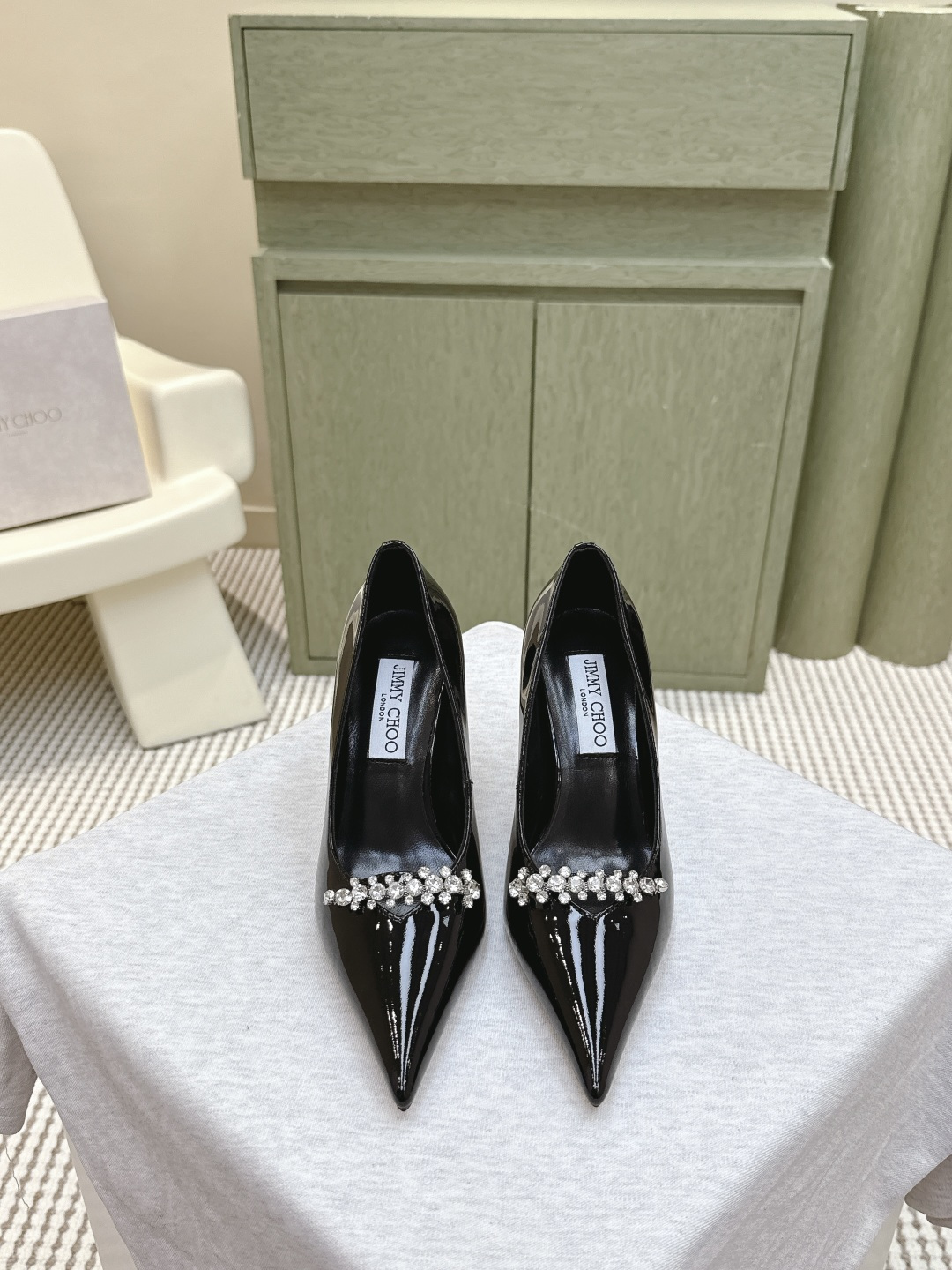 NO:494904,Purchase grade｜D157Jimmy Choo Inlay the round and luster on the toe to reflect the charm of your outfit and shine every moment! It is shiny and charming, and easily touching Jimmy Choo 2025 autumn series, slim and colorful, bright and bright daily style, imported fabric, ox patent leather, inner material, sheepskin, heel height 9cm Size35-39 (40 41 42 customized, no return or replacement)., high heels, jimmy choo, high heels, sheepskin, Leather soles19860909代购级｜D157Jimmy Choo 将圆润光泽镶嵌于足尖 为你的穿搭映亮魅力,璀璨每刻! 莹润动人,轻易动心Jimmy Choo 2025秋款系列 纤彩绽放,映亮每日风采 面料进口胎牛漆皮 内料羊皮 大底真皮大底 跟高9cm Size35－39（ 40 41 42定做不退不换）.,高跟鞋单鞋,jimmy choo,high heels,sheepskin,Leather soles,Women's Shoes