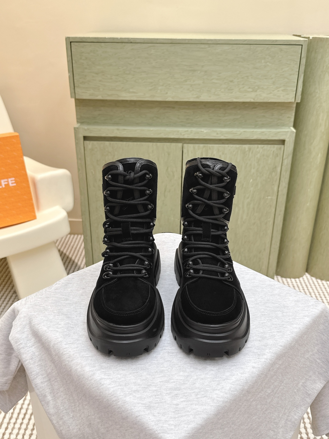 NO:494807,Purchase grade | D2166NAKED WOLFE 2025ss autumn new thick-soled spliced ​​plush snow boots are about to be launched!  The classic round toe paired with a special thick shoelace design is simple and elegant and more durable. The plush inner inside is worn in winter without fear of the cold and walking casually!  Size35-39 (40/41 custom made without return), snow boots, boots19860909代购级｜D2166NAKED WOLFE 2025ss秋季新品厚底拼接毛绒雪地靴即将上线！经典圆形鞋头搭配特色粗鞋带设计,简约大方且更耐看 毛绒内里冬天穿着无惧严寒,随性行走！Size35-39（40/41定做不退换）,雪地靴,boots,Women's Shoes