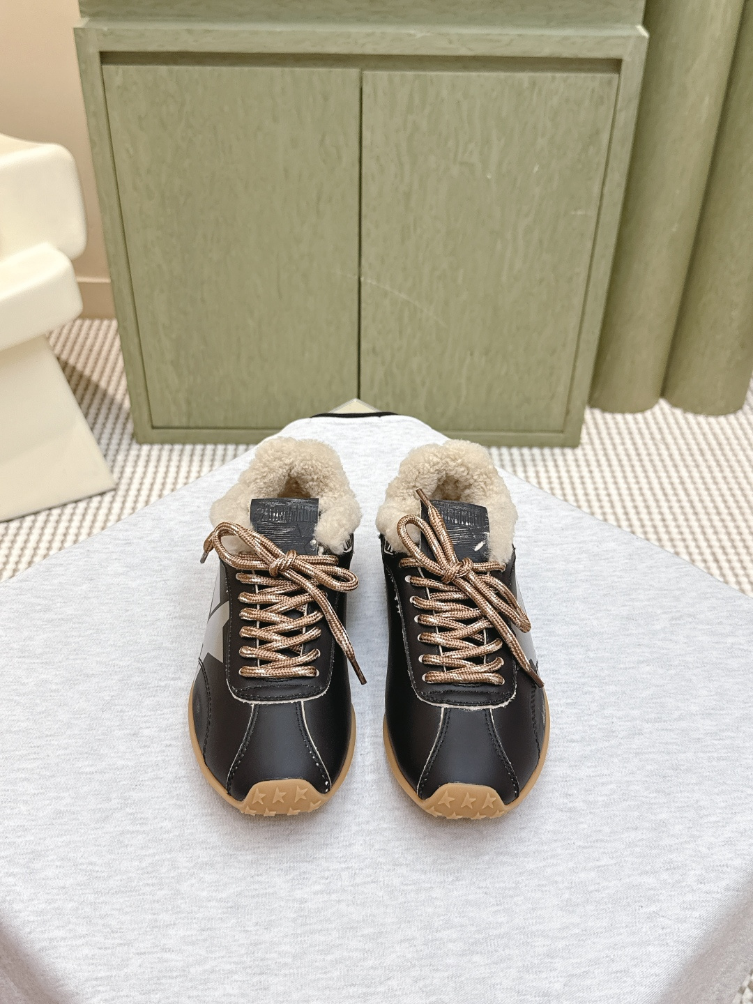 NO:497920,Purchase grade｜D0621GGDB Golden Goos 25ss Little Dirty Shoes Geese Training Shoes ggdb Classic Couple Small Dirty Shoes To the point of being popular, white shoes, and all kinds of small dirty shoes are worn!  Celebrity private server demonstration × It’s so versatile!  No need to worry about washing shoes anymore!  The original custom cowhide (the essence of the old) inner wool + cowhide foot pad, original mold opening 3.5cm latex insole, irregular hand-polished upper, even the soles are polished and worn Size# women's 35-40 (40 custom made without return or exchange), casual shoes/sports shoes, sneakers, cowhide19860909代购级｜D0621GGDB Golden Goos 25ss 小脏鞋 德训鞋 ggdb经典情侣款小脏鞋 火红程度上怼小白鞋,下踩各类小脏鞋！ 明星私服上脚示范 ×就是这么百搭 ！再也不用担心洗鞋的问题啦！ 鞋面原版定制牛皮（做旧精髓所在）内里羊毛 +牛皮垫脚,原版开模3.5cm内乳胶鞋垫 不规则手工打磨做破鞋面,就连鞋底也是打磨做旧的 Size#女35-40（40订做不退换）,休闲鞋/运动鞋,sneakers,cowhide,Women's Shoes