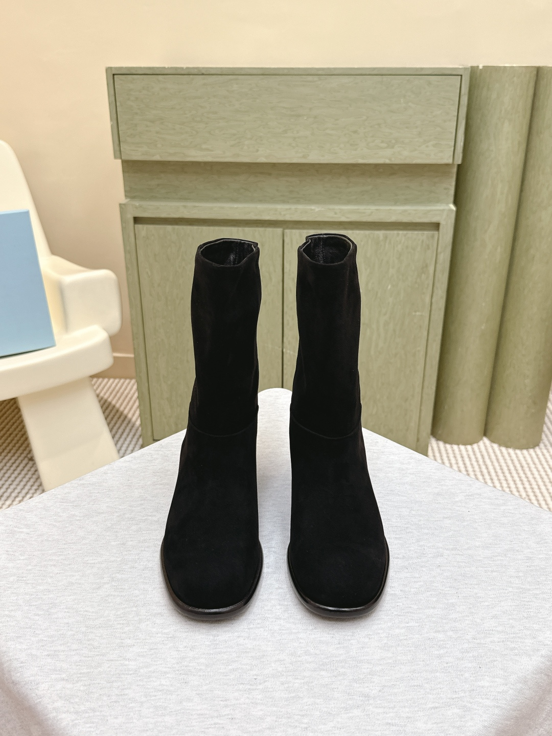 NO:512013,Purchase grade | D0165PRADA 25ss Prada square heel short boots The series that you can't buy in winter is definitely a hit this year!  !  Very beautiful!  Prada boots are really wow!  The upper is solemn and the legs are slim and elegant. The upper is Yangjing, inner cowhide, big sole, genuine leather sole, Size35-40 (40, 41, customized, non-return, exchange), boots, prada, prada, boots, cowhide, sheep19860909代购级｜D0165PRADA 25ss普拉达方跟短靴 冬天买不到的系列,绝对是今年的大爆款！！贼好看！Prada靴子真的很哇塞！上脚大气显腿瘦气质这块刚好拿捏 鞋面羊京 内里牛皮 大底真皮底 Size35-40（40、41 订做不退换）,靴子,prada,prada,boots,cowhide,sheep,Women's Shoes