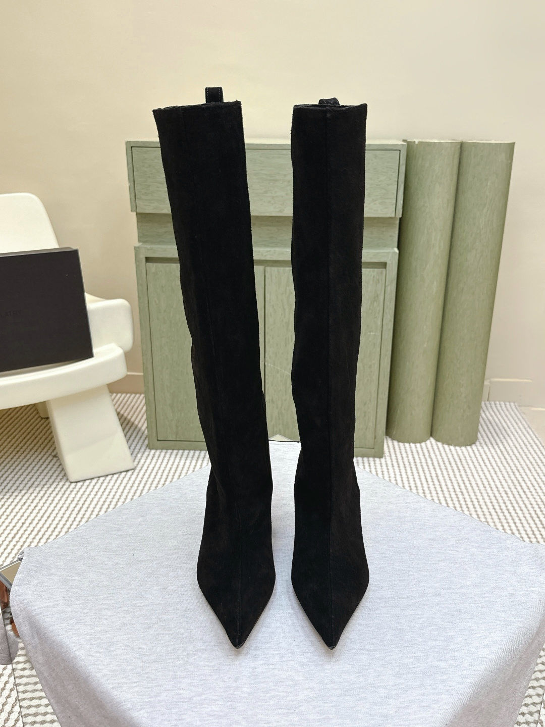 NO:512182,Purchase grade｜D1721the attico25s new autumn and winter boots This pair of long boots will probably take care of me throughout autumn and winter. Both the heel height and leather are loved. The design elements of the square toe are also the most fashionable in the past two years. The dimension of the boot is so just right, and the legs look thin and it just grows on my aesthetics. I love it. Material: cowhide Inner: cowhide Sole: cowhide Heel height: 6.5cm Size: 35-39 (40.41.42 order), boots, boots, cowhide19860909代购级｜D1721the attico25s秋冬新款长靴 这双长靴怕是会承包我整个秋冬 无论是鞋跟的高度还是皮质都爱了 方头的设计元素也是近两年最时髦的 靴筒的维度也是那么的刚刚好 显得腿cao细 简直长在了我的审美上 爱了爱了 材质 : 牛皮 内里 : 牛皮 鞋底 : 牛皮 跟高 : 6.5cm Size : 35-39（40.41.42订）,靴子,boots,cowhide,Women's Shoes