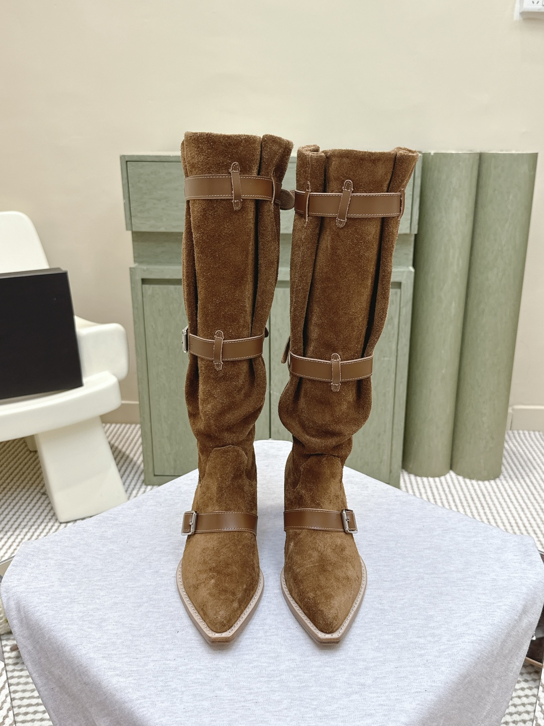 NO:512178,Purchase grade｜D0086R13 25s autumn and winter new style of Duoduo boots, beautiful boots are coming, a brand with punk rock as its core and aesthetics. Duoduo boots are beautiful to a new level, showing thin legs without losing their lazy and cool feeling, cool and stylish cowhide, fabric burst cowhide, inner cowhide, soles cowhide, soles Size35-39 (ordered 40.41.42), boots, boots, cowhide19860909代购级｜D0086R13 25s秋冬新款堆堆靴 美靴来临 一个以朋克摇滚为内核和审美的品牌 堆堆靴美出新高度 显腿细又不失慵懒酷感酷飒有型对版牛皮 面料爆裂纹牛皮 内里牛皮 鞋底牛皮底 Size35-39（40.41.42订）,靴子,boots,cowhide,Women's Shoes