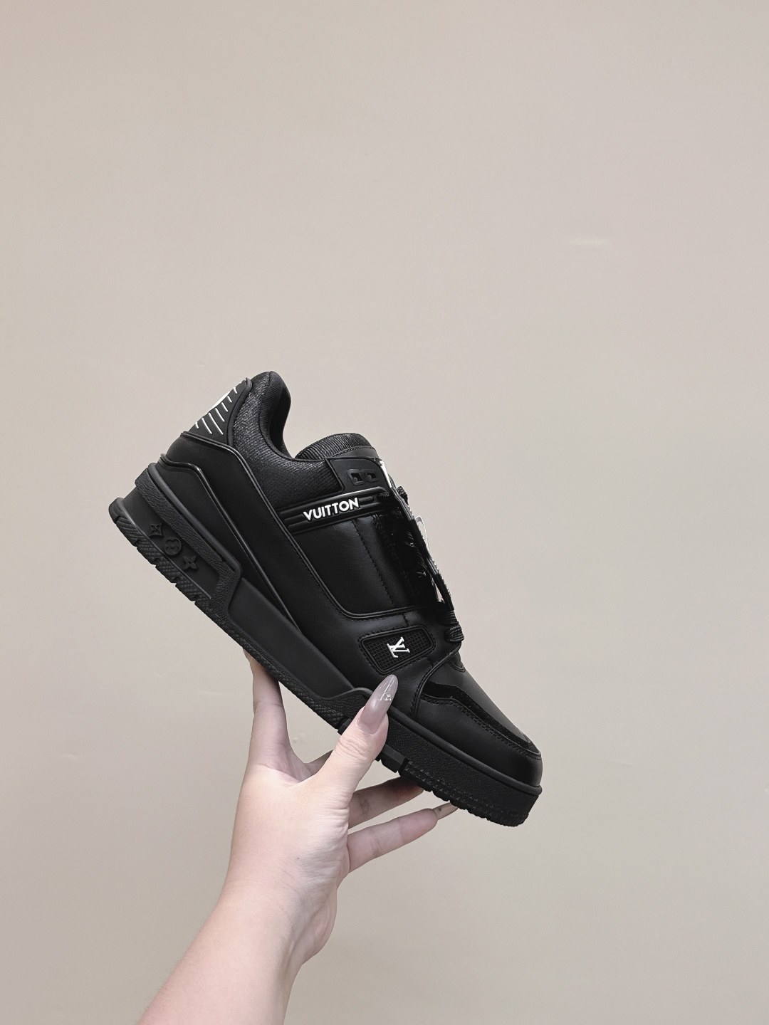 Louis Vuitton 代购级Louis Vuitton 25ss 驴家的 trainer板鞋，每个人都必须入的款，绝不后悔