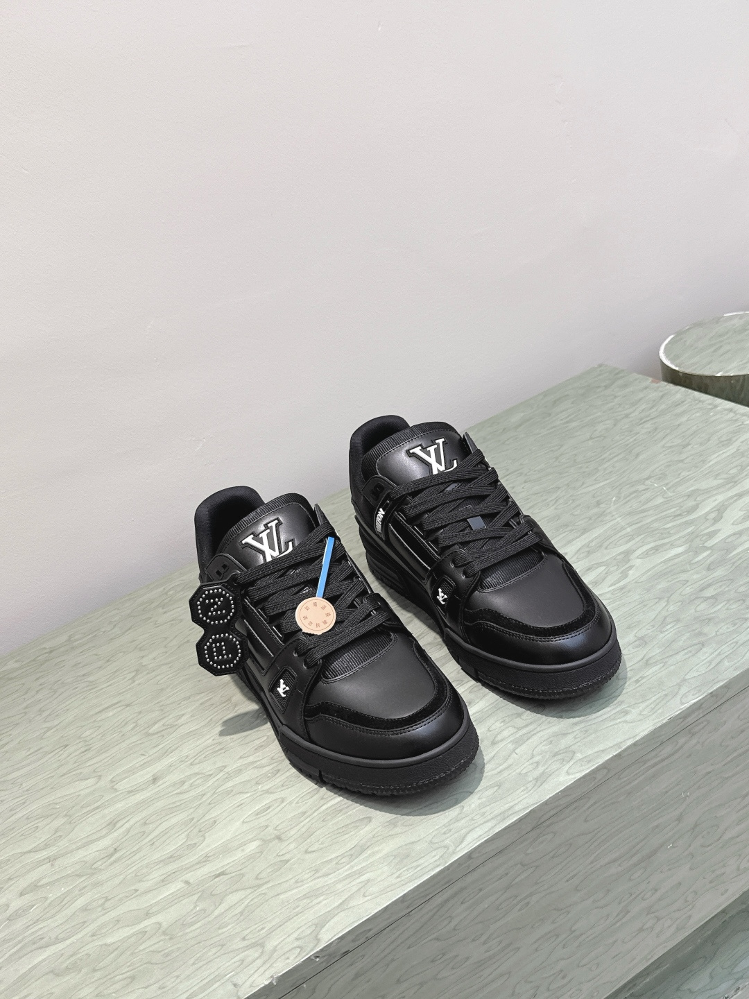 Louis Vuitton 代购级Louis Vuitton 25ss 驴家的 trainer板鞋，每个人都必须入的款，绝不后悔