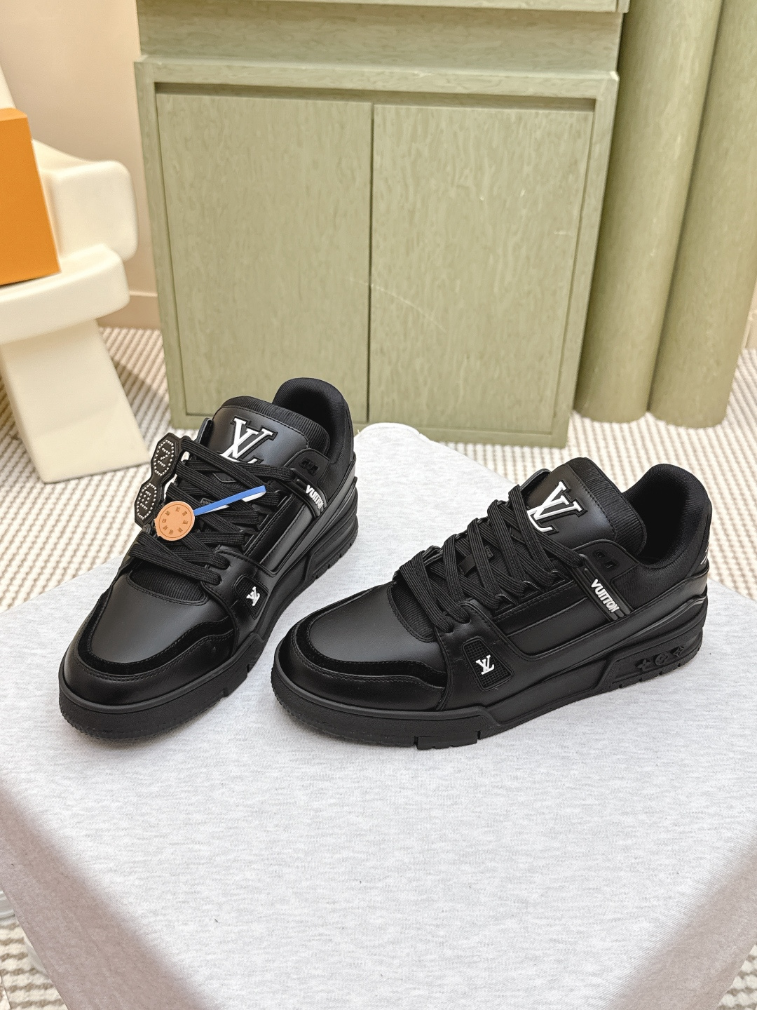 Louis Vuitton 代购级Louis Vuitton 25ss 驴家的 trainer板鞋，每个人都必须入的款，绝不后悔