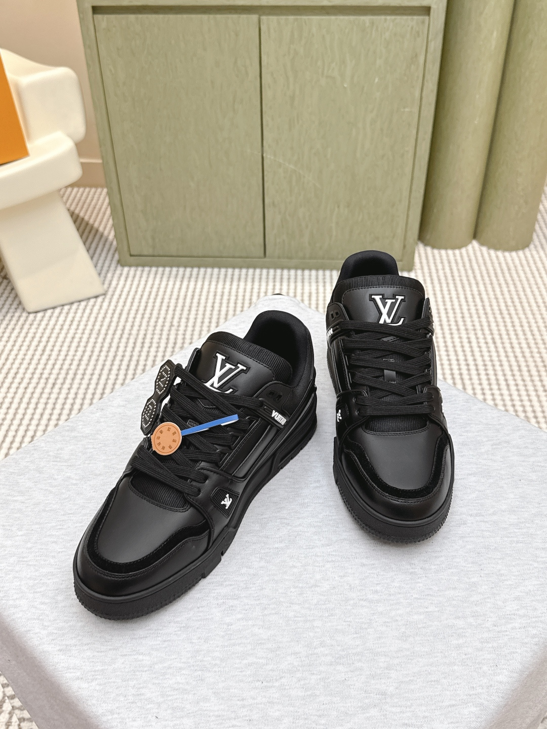 Louis Vuitton 代购级Louis Vuitton 25ss 驴家的 trainer板鞋，每个人都必须入的款，绝不后悔