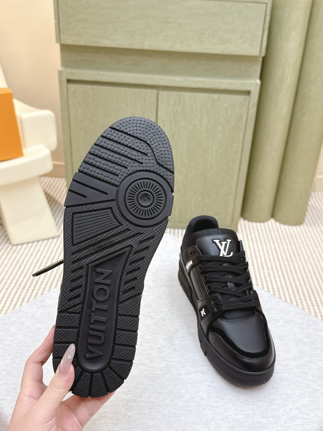 Louis Vuitton 代购级Louis Vuitton 25ss 驴家的 trainer板鞋，每个人都必须入的款，绝不后悔