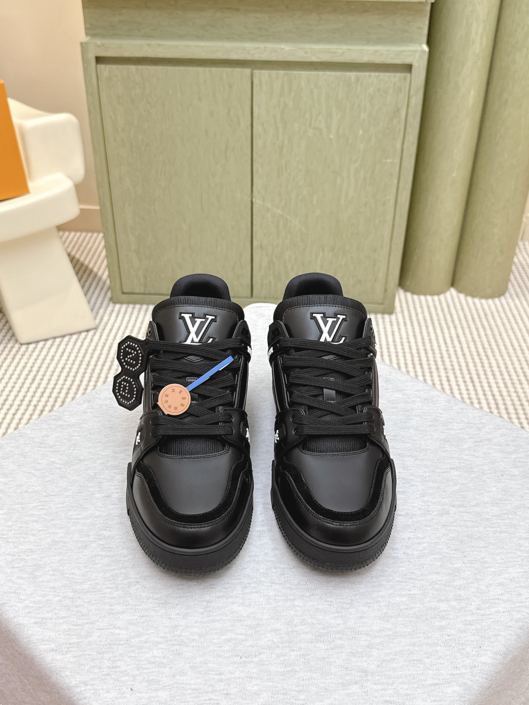 Louis Vuitton 代购级Louis Vuitton 25ss 驴家的 trainer板鞋，每个人都必须入的款，绝不后悔