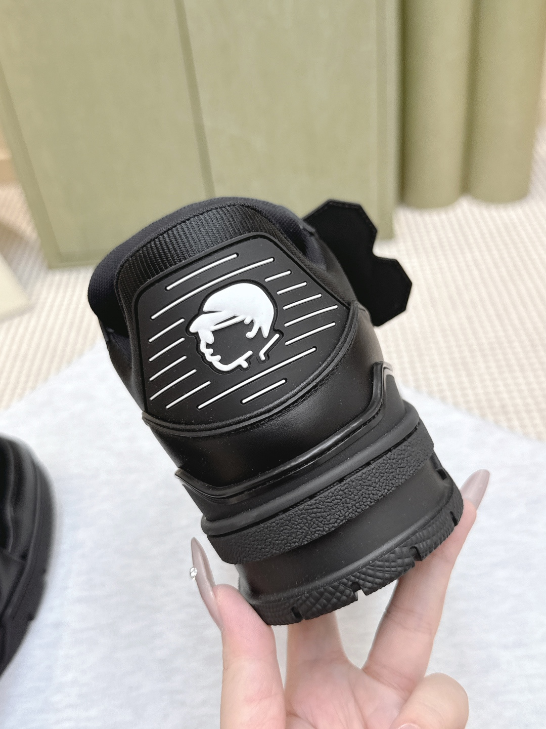 Louis Vuitton 代购级Louis Vuitton 25ss 驴家的 trainer板鞋，每个人都必须入的款，绝不后悔