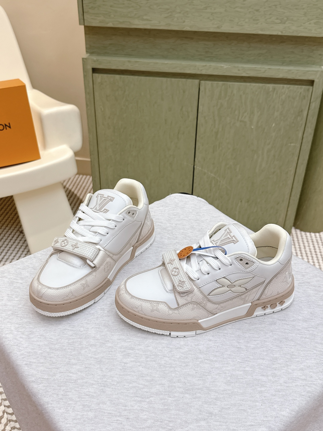 Louis Vuitton 代购级Louis Vuitton 25ss 驴家的 trainer板鞋，每个人都必须入的款，绝不后悔