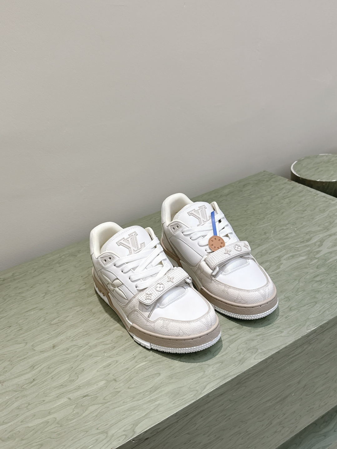 Louis Vuitton 代购级Louis Vuitton 25ss 驴家的 trainer板鞋，每个人都必须入的款，绝不后悔