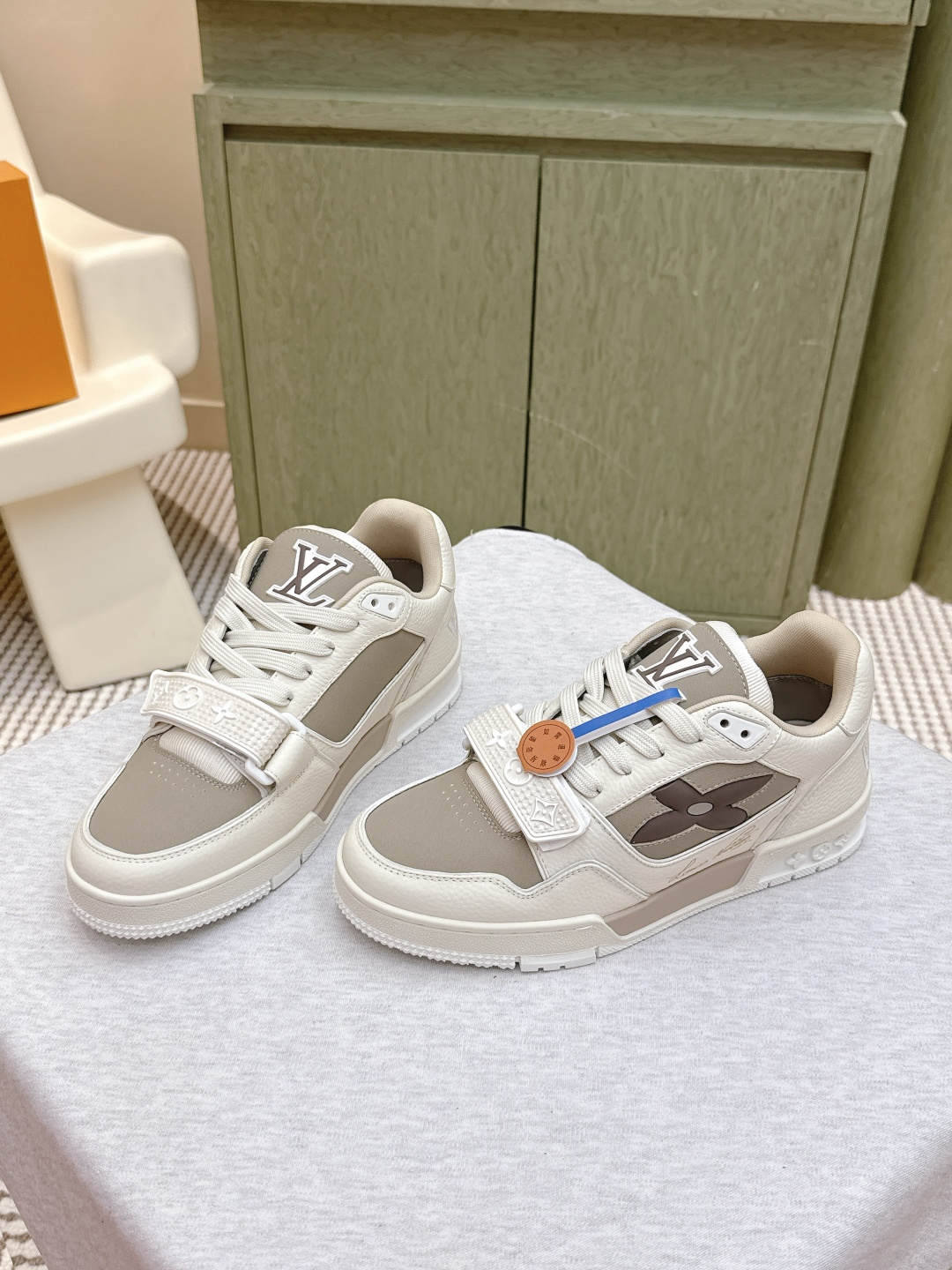 Louis Vuitton 代购级Louis Vuitton 25ss 驴家的 trainer板鞋，每个人都必须入的款，绝不后悔