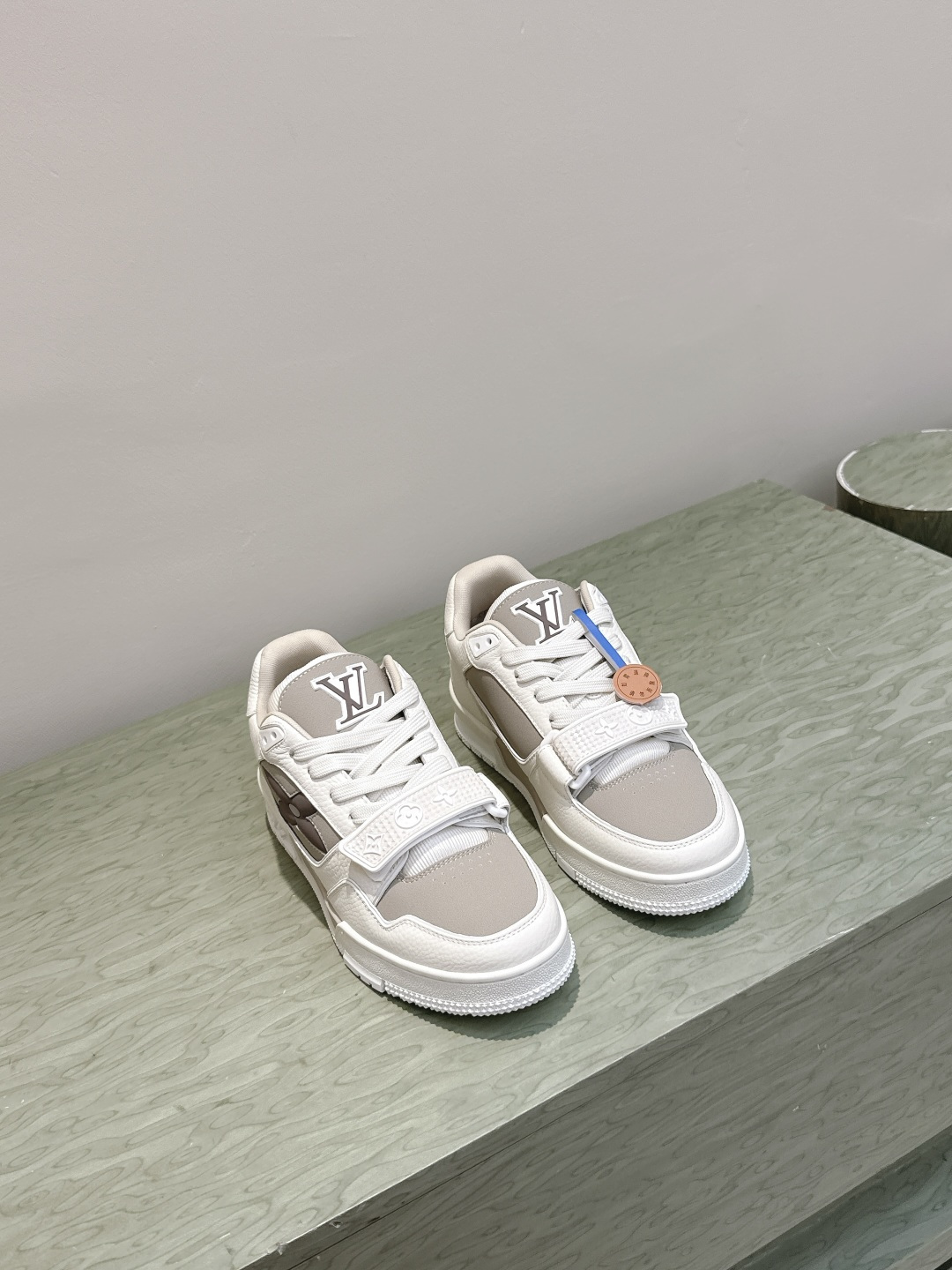 Louis Vuitton 代购级Louis Vuitton 25ss 驴家的 trainer板鞋，每个人都必须入的款，绝不后悔