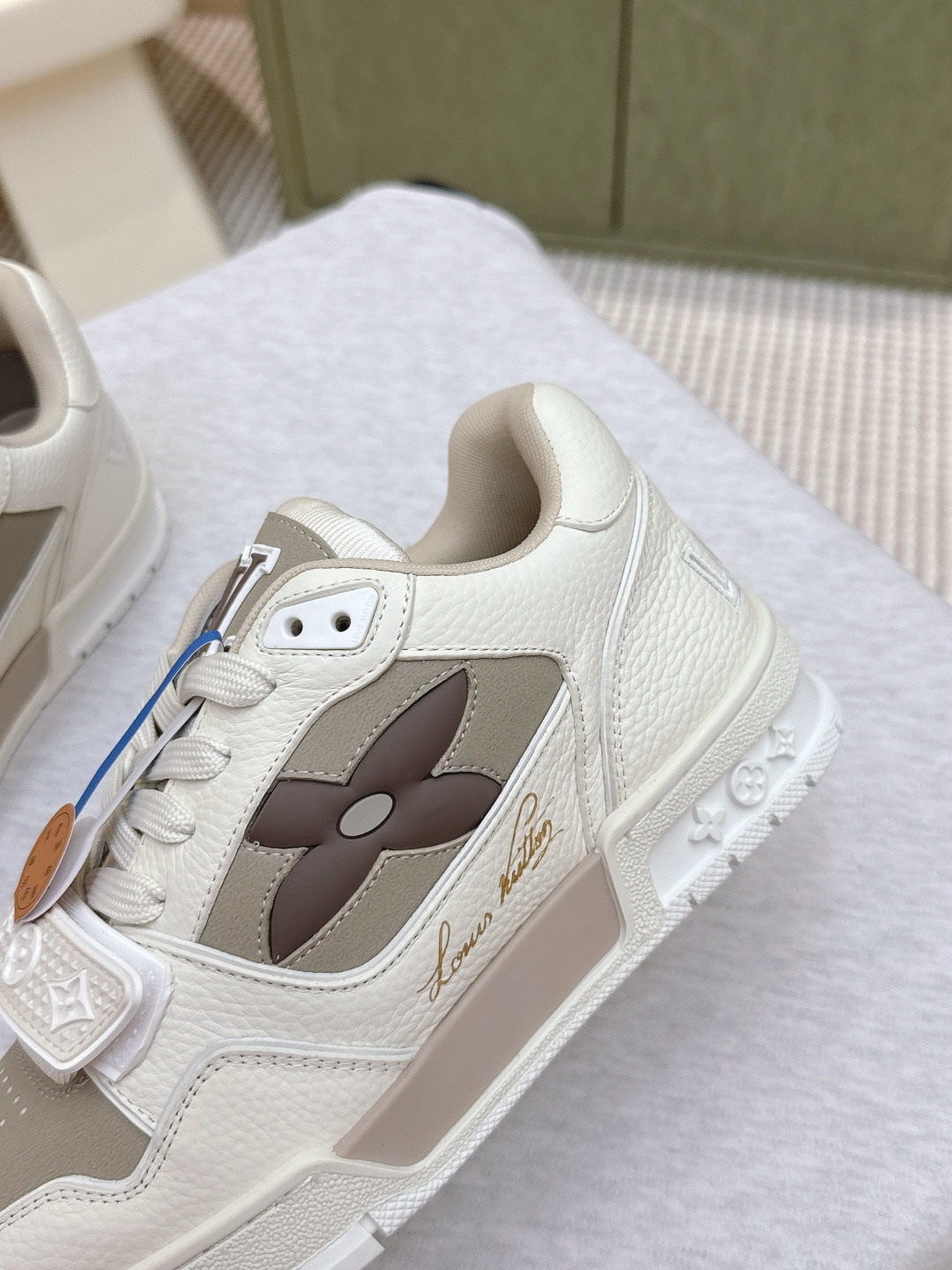 Louis Vuitton 代购级Louis Vuitton 25ss 驴家的 trainer板鞋，每个人都必须入的款，绝不后悔