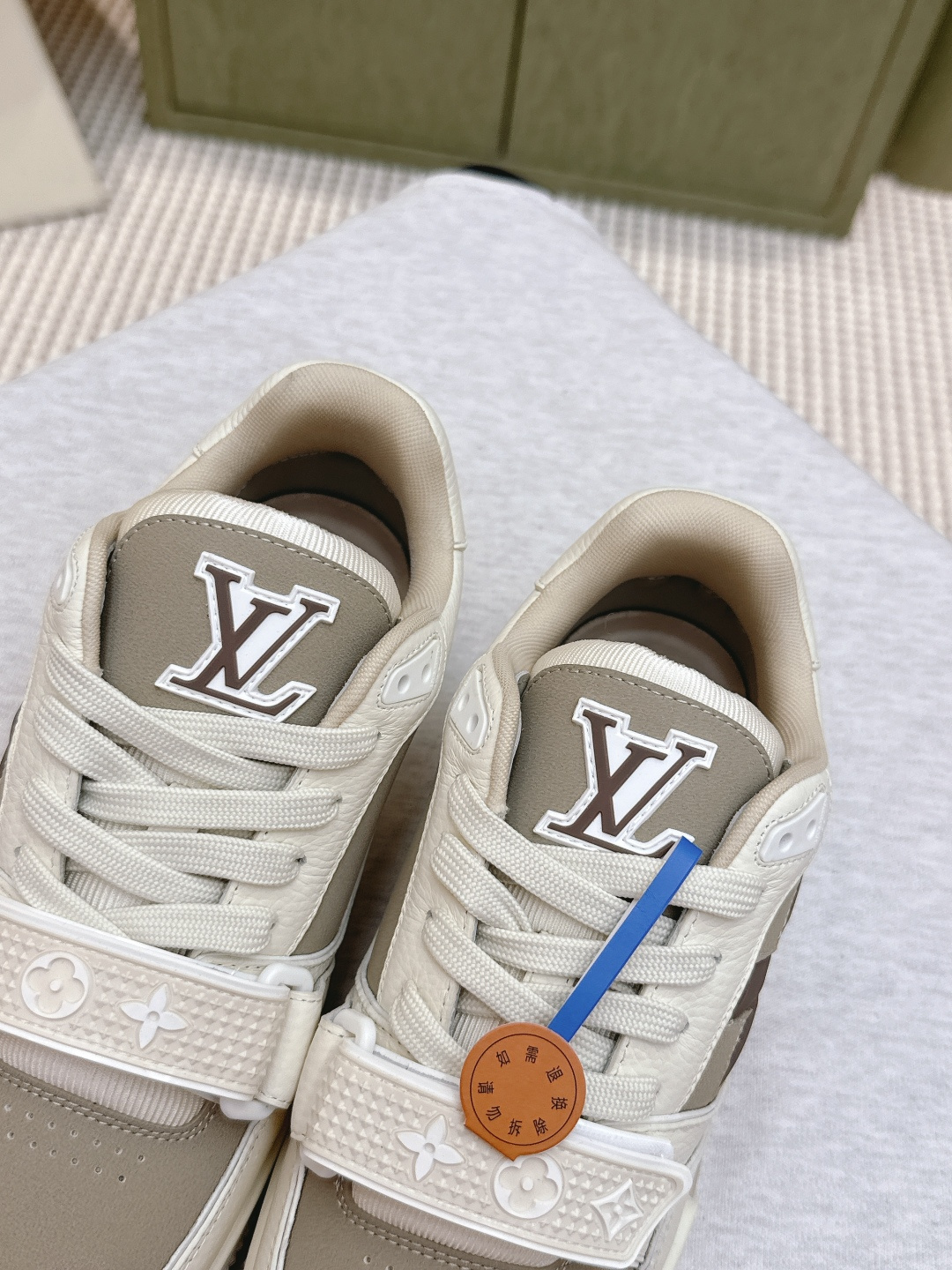 Louis Vuitton 代购级Louis Vuitton 25ss 驴家的 trainer板鞋，每个人都必须入的款，绝不后悔