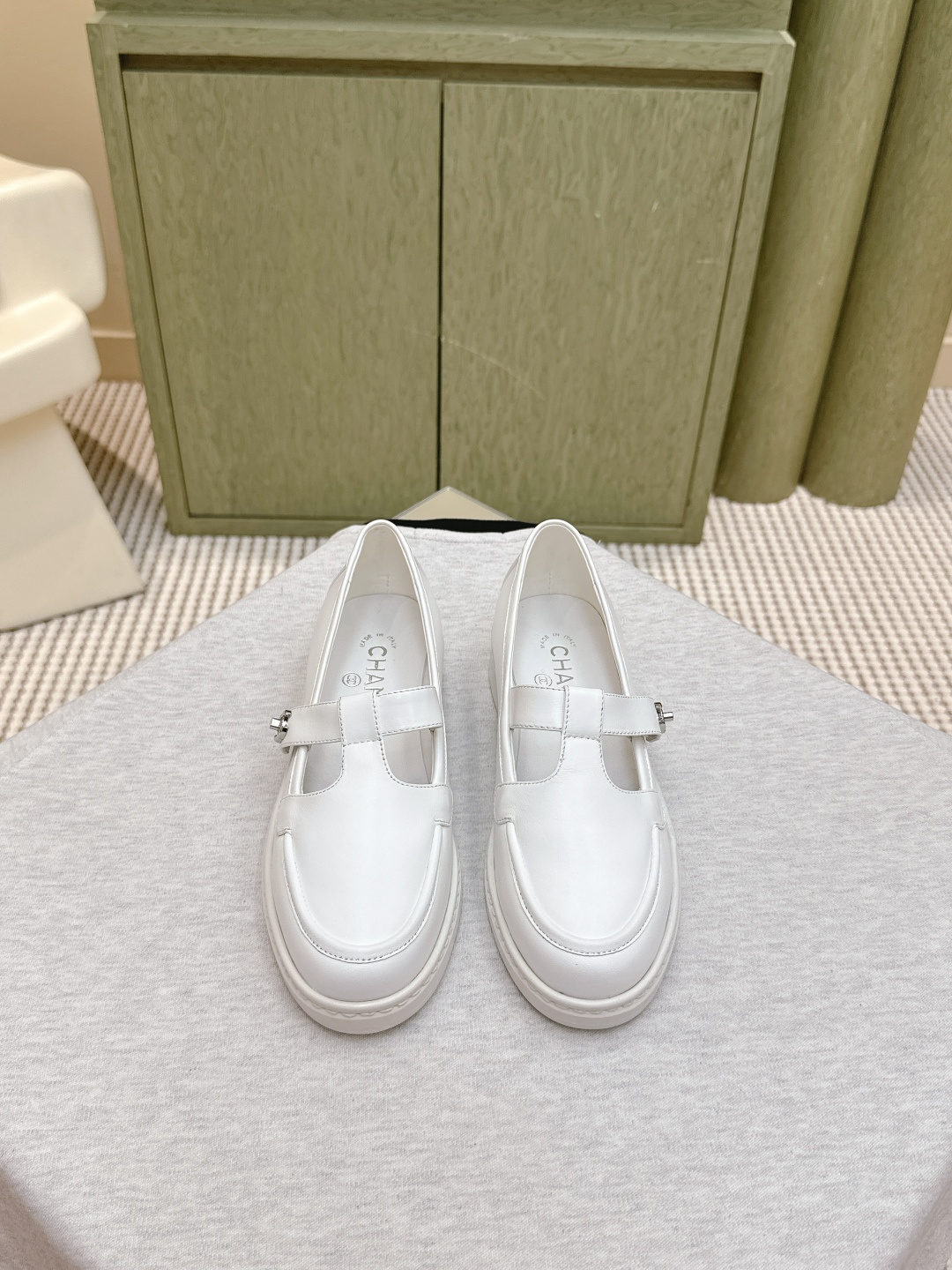 NO:534019,Purchase grade｜D0012Chanel 25ss Xiaoxiang New style Xiaoxiang Marizhen Loafers Single shoes autumn and winter Xiangjia must-have hot products Goddess series, with the elegant and famous temperament of Xiangjia, super durable, irresistible, heart-wonderful... Imported calfskin on the upper Original mold opening hardware logo Mixed-bred sheepskin in the innermost Italian leather outsole Size#35-41 (40 41 Custom made no return or exchange), Loafers, chanel, chanel, loafers, mary jane, cowhide, sheepskin, Leather soles19860909代购级｜D0012Chanel 25ss 小香 新款 小香 玛丽珍 乐福鞋 单鞋秋冬 香家必备爆款 女神系列,拥有香家特色优雅名媛气质,超级耐看,让人无法抗拒,心动ing…… 鞋面进口小牛皮 原版开模五金logo 内里混种羊皮 大底意大利真皮大底 Size#35-41（40 41 定做不退换）,乐福鞋,chanel,chanel,loafers,mary jane,cowhide,sheepskin,Leather soles,Women's Shoes