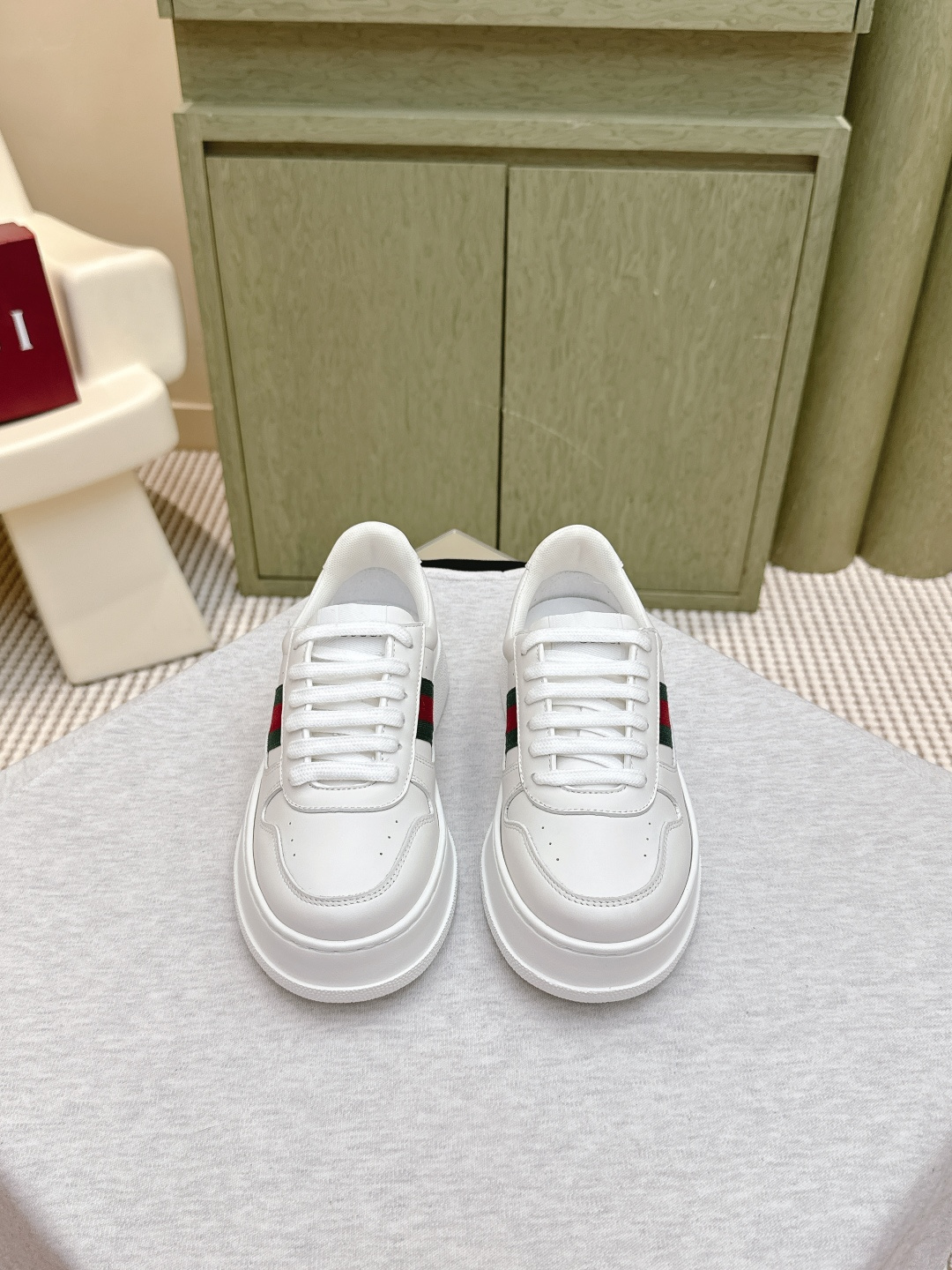 NO:534038,Purchase grade｜D0017Gucci 25ss New autumn and winter colors with overseas purchasing aviation packaging GG couples' thick sole shoes... biscuit shoes... white shoes... sports shoes... flat shoes... catwalk style Celebrities Internet celebrities Xiaohongshu and other must plant grass and call Original custom cowhide fabric (classic presbyterian cloth, perforated, embossed craftsmanship) The original sole has a large Gucci logo, and a GG logo on the heel, 5cm heightened thick sole, classic gucci webbing... Size#women 34-40 #men 38-46 (women 40 men 45 46 custom-made non-return), casual shoes/sports shoes, gucci, sneakers, cowhide19860909代购级｜D0017Gucci 25ss 秋冬新色 配海外代购航空包装 GG情侣款厚底鞋…饼干鞋…小白鞋…运动鞋…平板鞋… 走秀款 明星 网红 小红书等必定种草打call 原版定制牛皮面料(经典老花布,穿孔,压纹工艺) 原版底有大Gucci Logo,后跟还有个GG Logo,5cm增高厚底,经典gucci织带…… Size#女34-40 #男38-46（女40 男45 46订做不退换）,休闲鞋/运动鞋,gucci,sneakers,cowhide,Women's Shoes